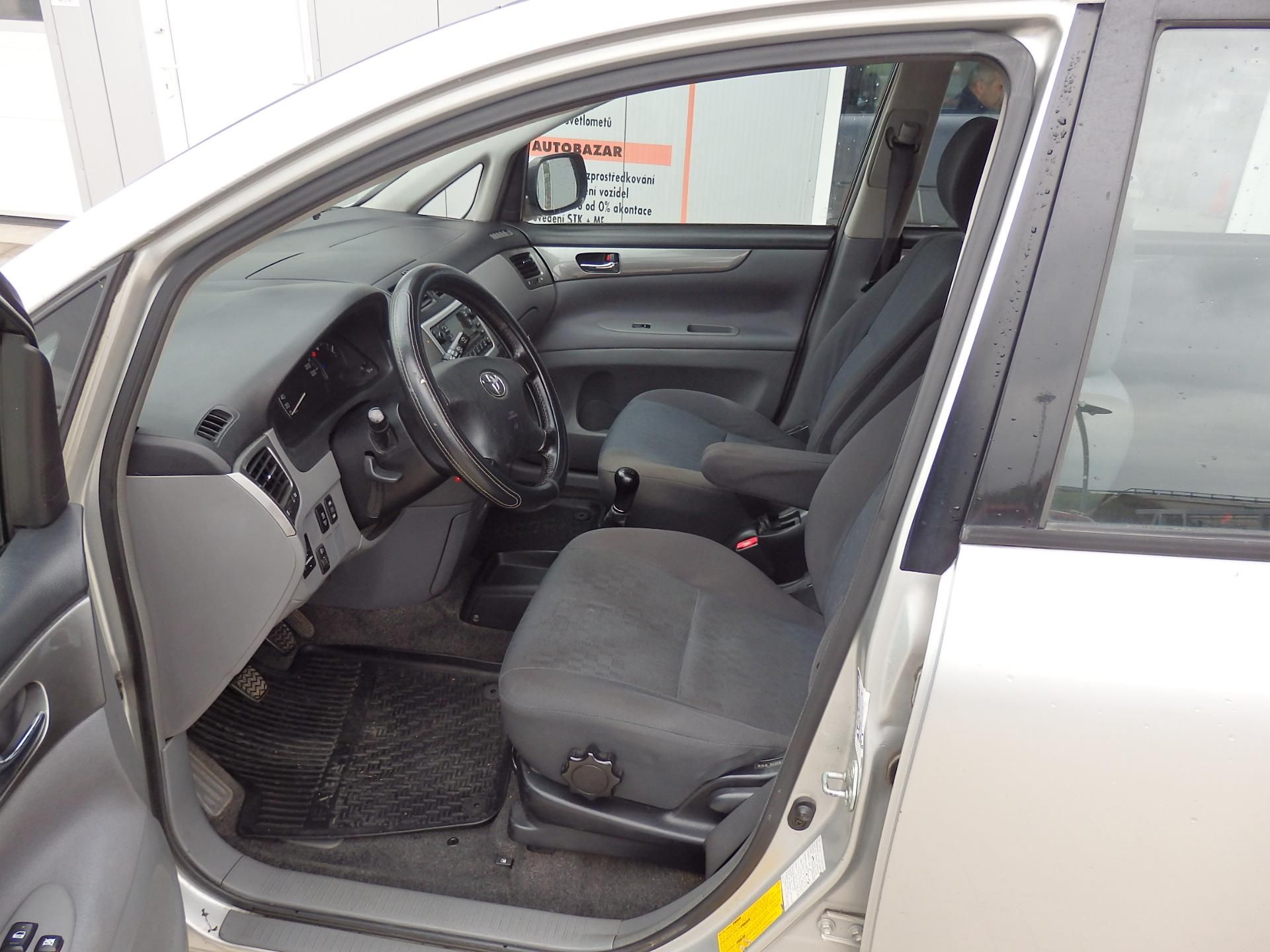 Toyota Avensis Verso, 2.0 D-4D 85 kW ZÁVĚS - fotka 6