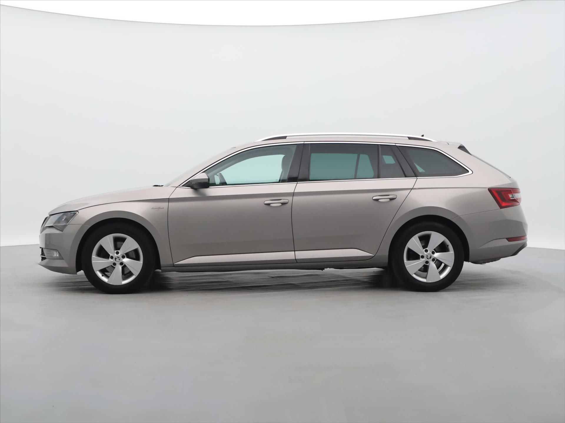 Škoda Superb, 2,0 TDI 140kW 4x4 Style Combi - fotka 4