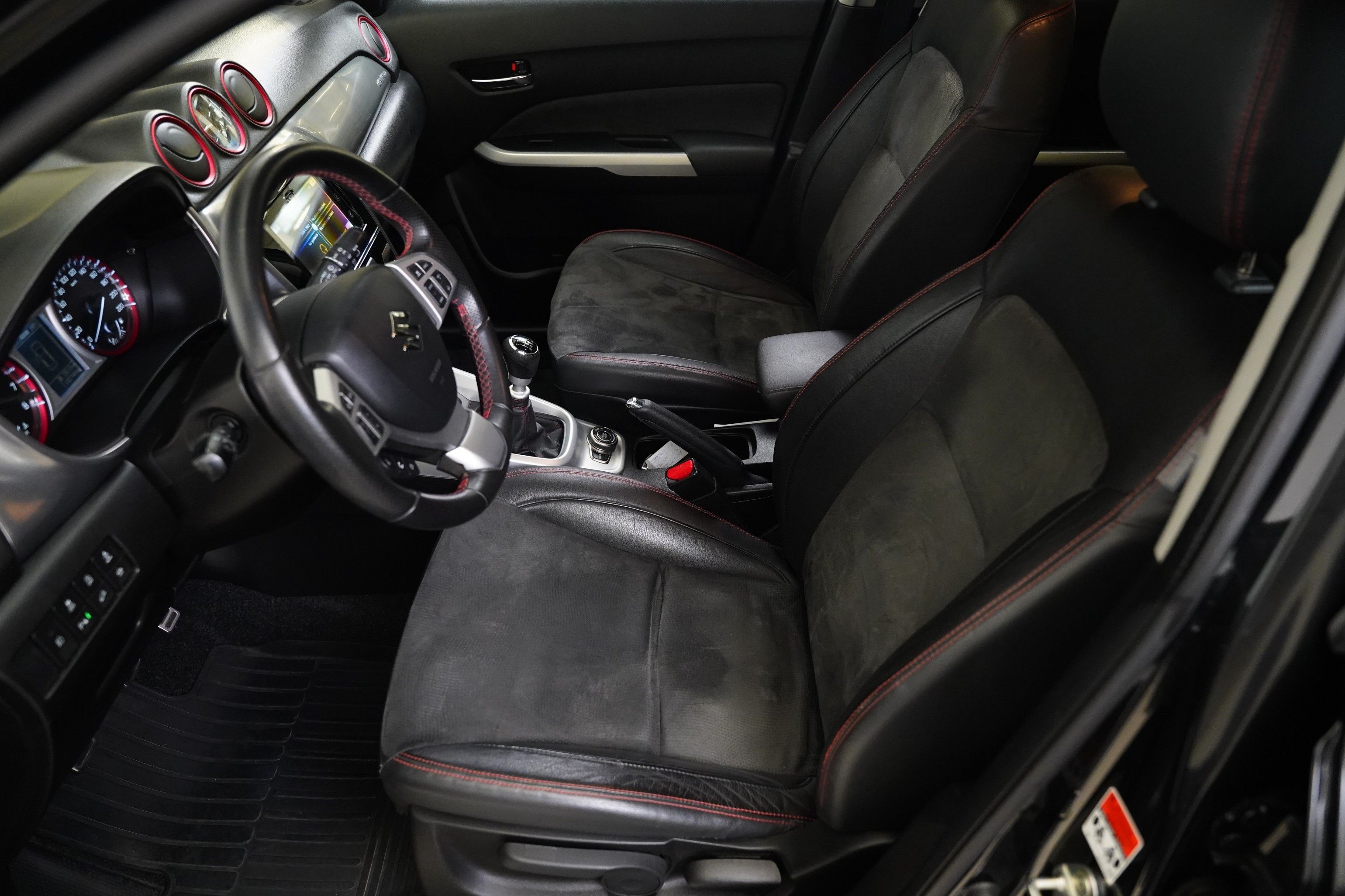 Suzuki Vitara, 1.4 BoosterJet 103 kW 4x4 S - fotka 5