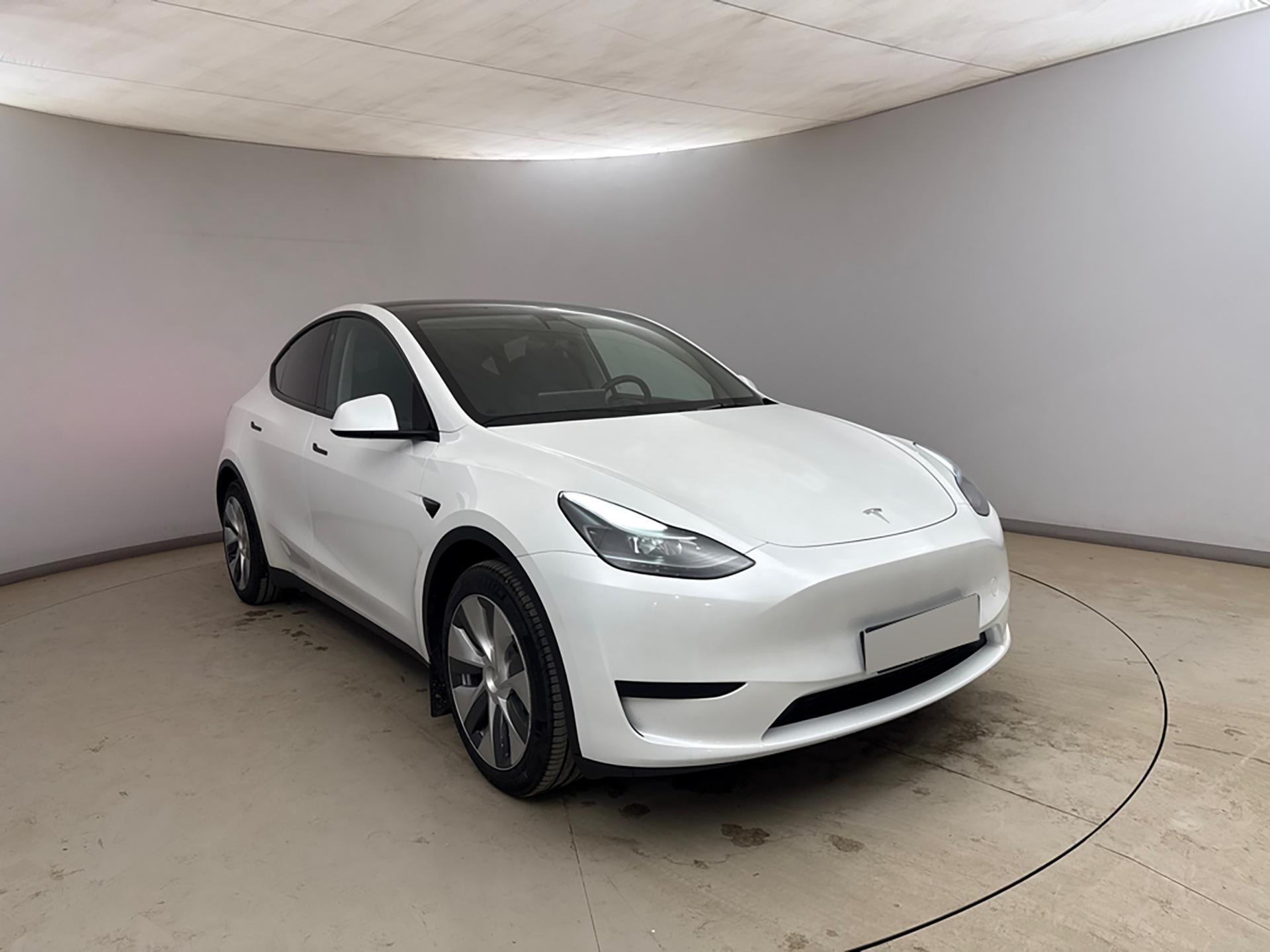 Tesla Model Y, RWD LFP | Tažné 1 600 kg