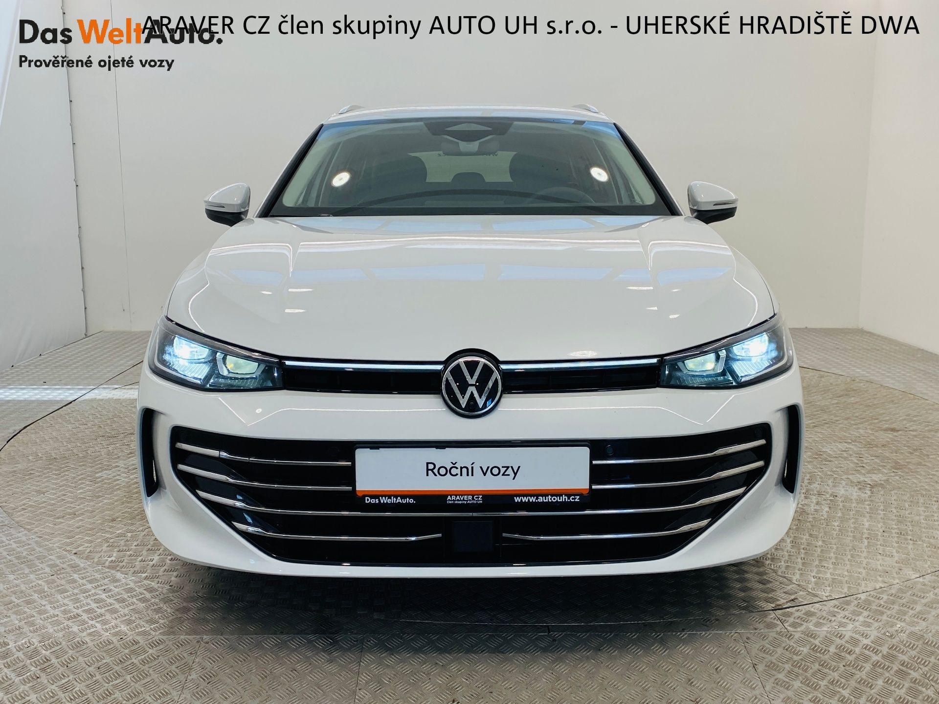 Volkswagen Passat, 2.0 TDI DSG 110kW Elegance - fotka 4