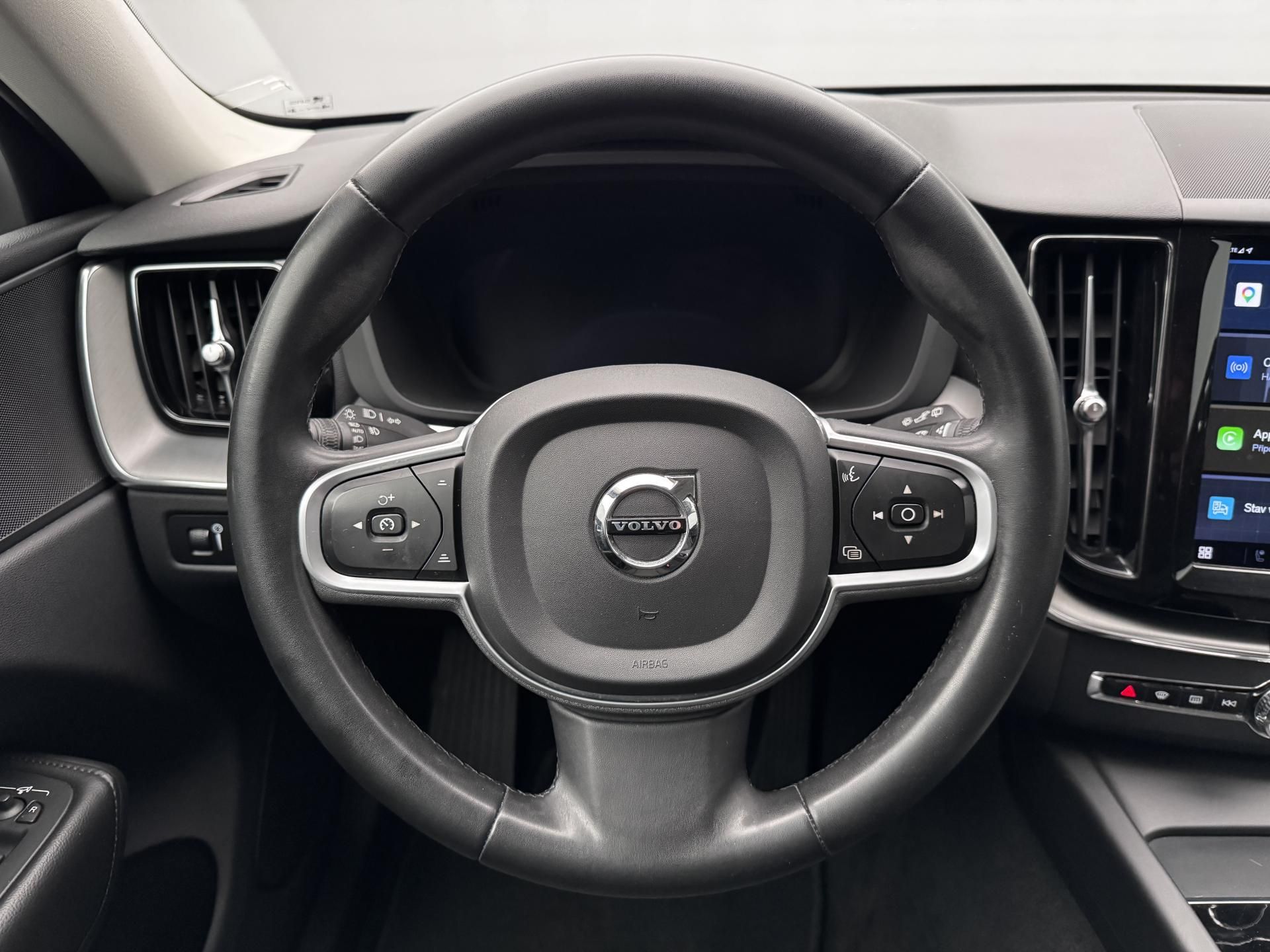 Volvo XC60, B5 AWD CORE AUT CZ 1.maj - fotka 3