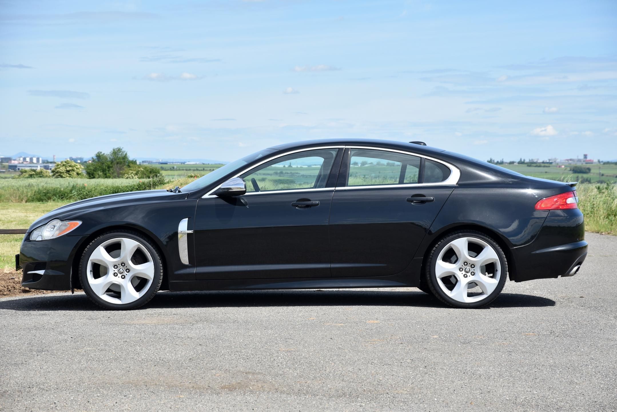 Jaguar XF, 3.0 V6 S 202 kW A/T,XENON,NAVI - fotka 2