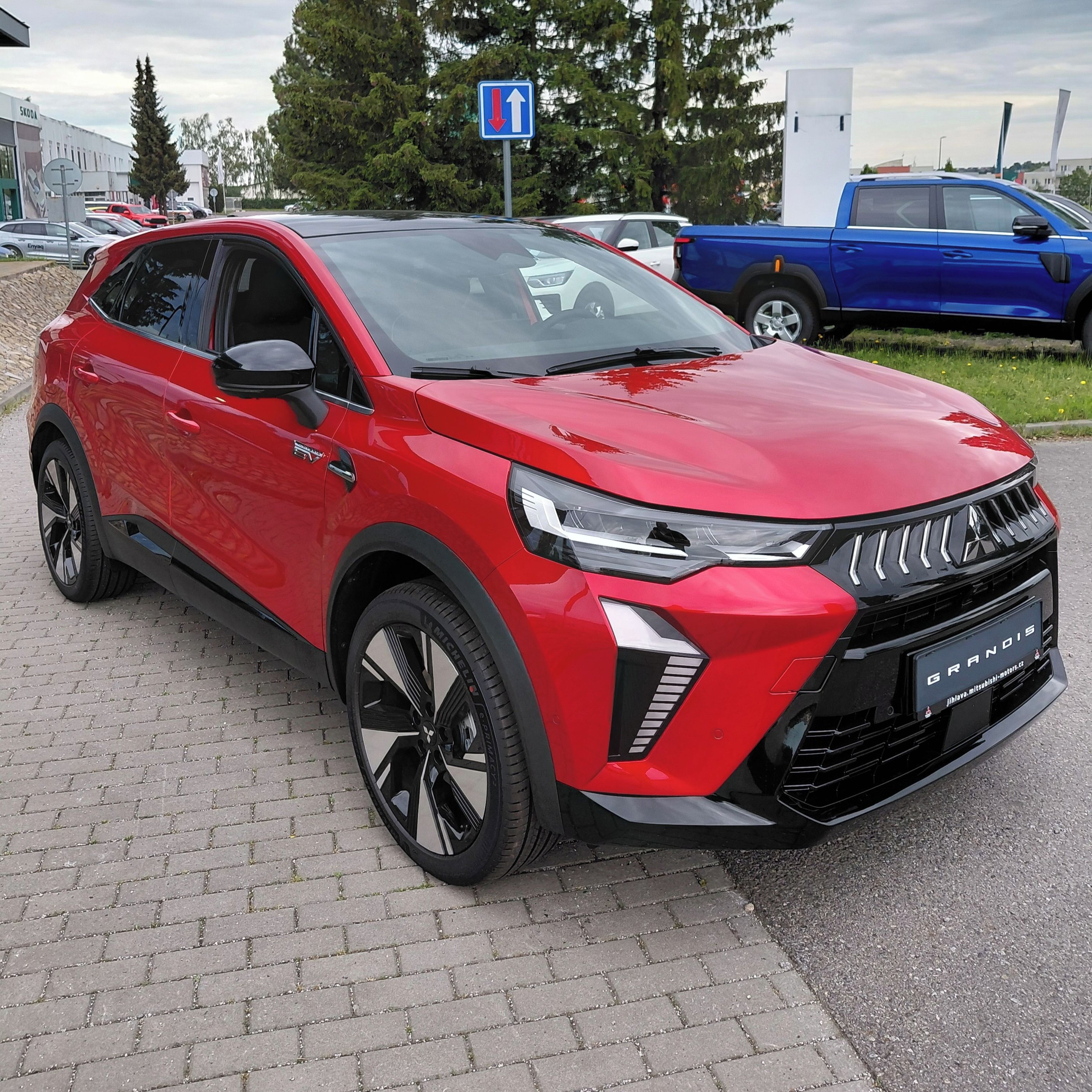 Mitsubishi Grandis, GRANDIS 1,8 HYBRID INSTYLE+ AT - fotka 3