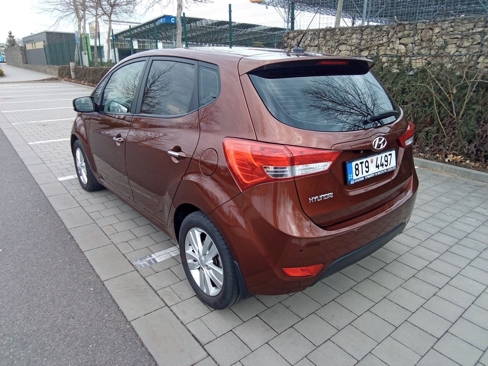 Hyundai ix20, max. výbava Style + automat - fotka 5