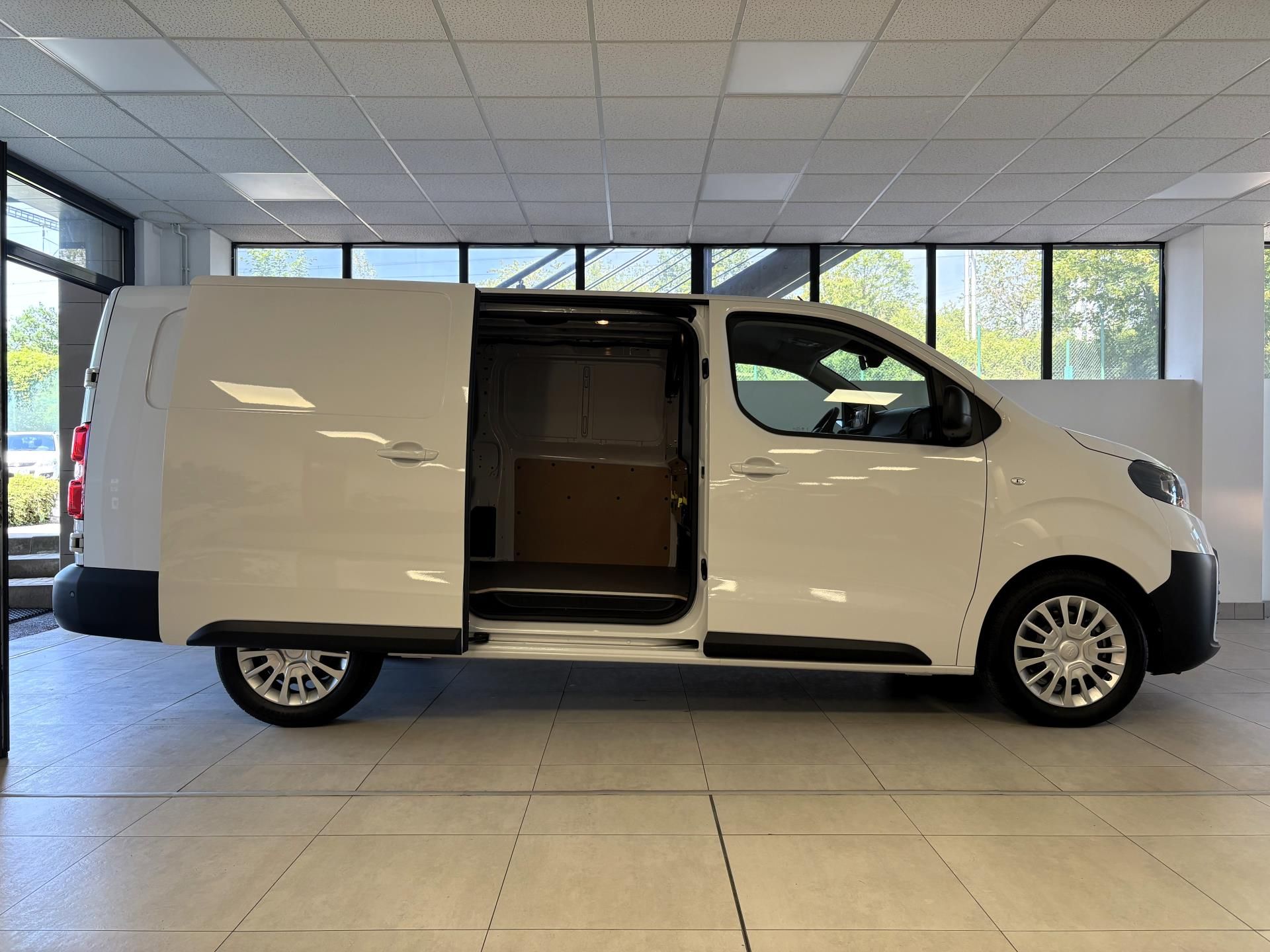 Toyota Proace, 2.2L Diesel,Active MultimediaN - fotka 4