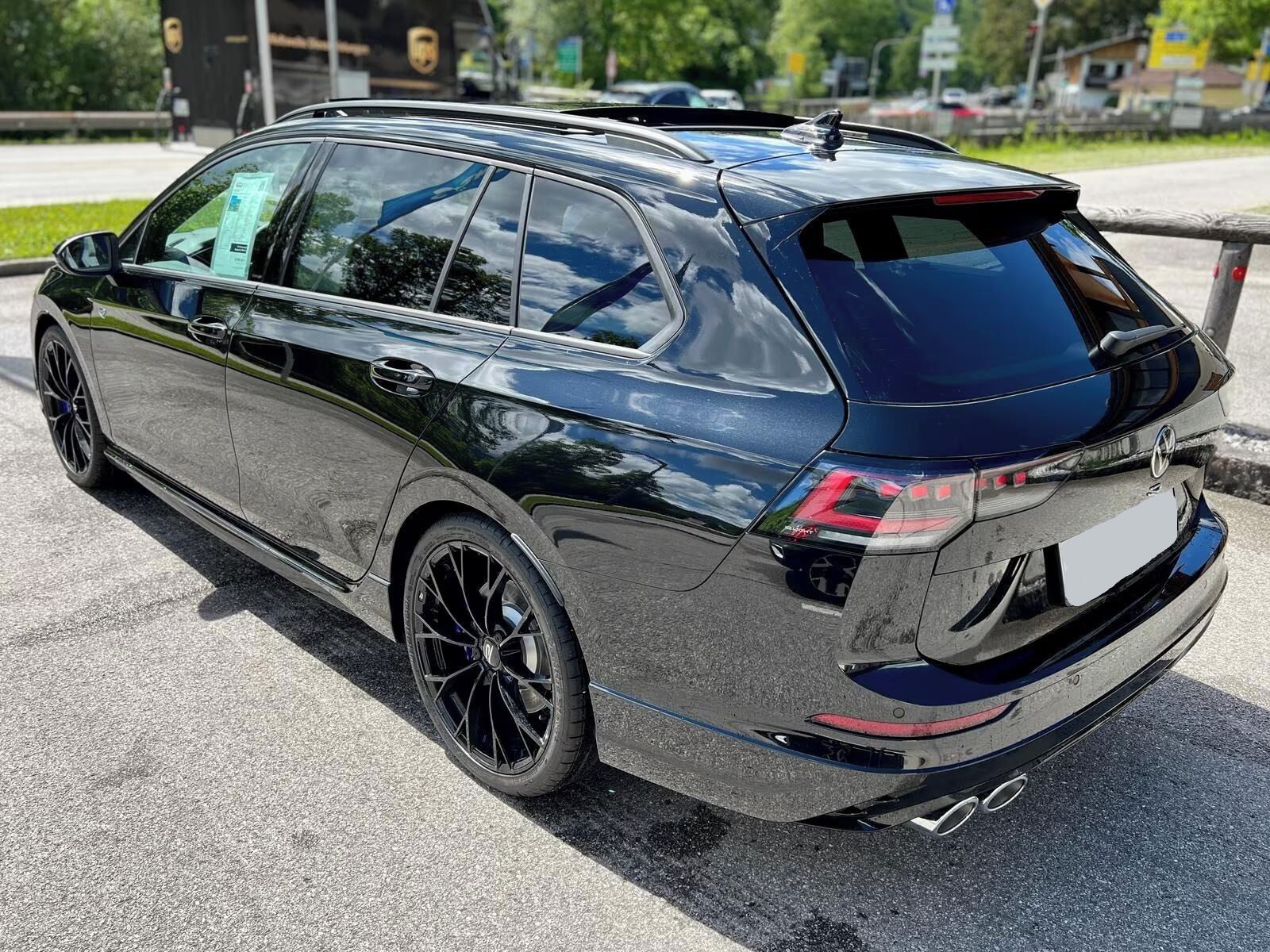 Volkswagen Golf Variant, R Variant 2.0 TSI DSG 4M - fotka 2
