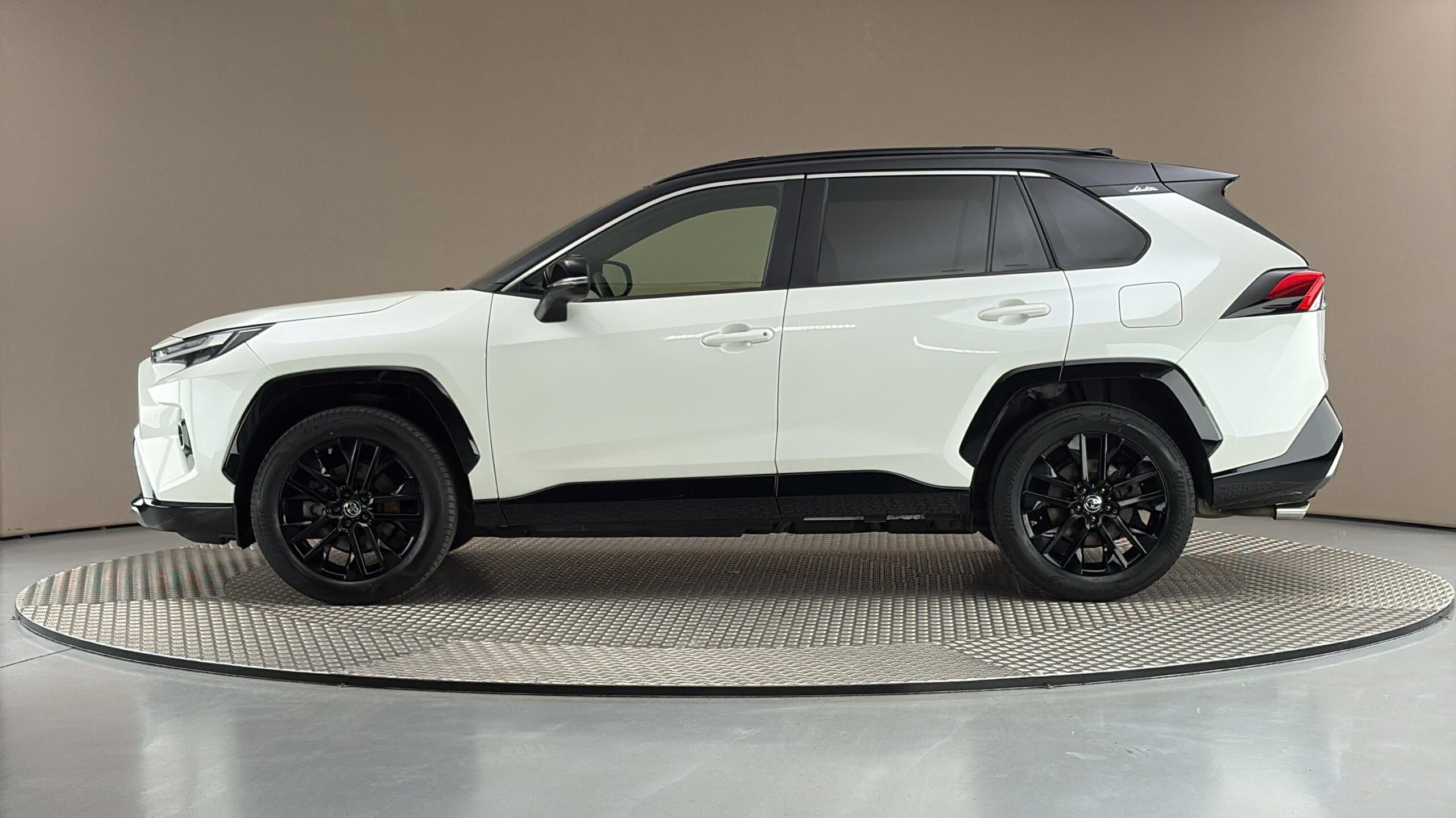 Toyota Rav4, 2.5 Hybrid AUT Selection - fotka 4