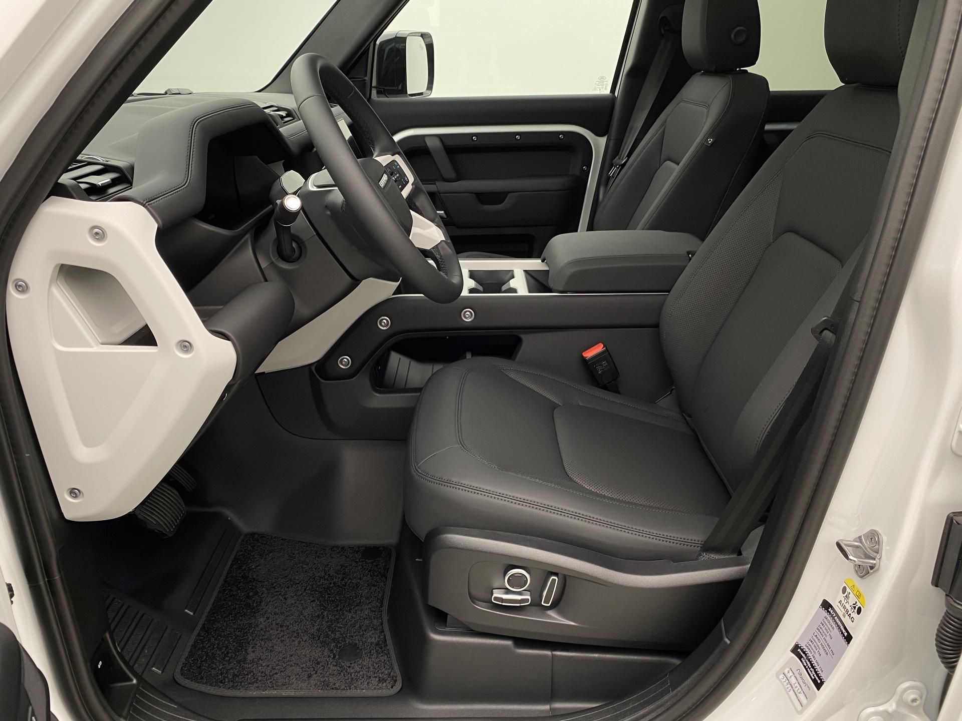 Land Rover Defender, 130 D250 X-Dynamic SE - fotka 3