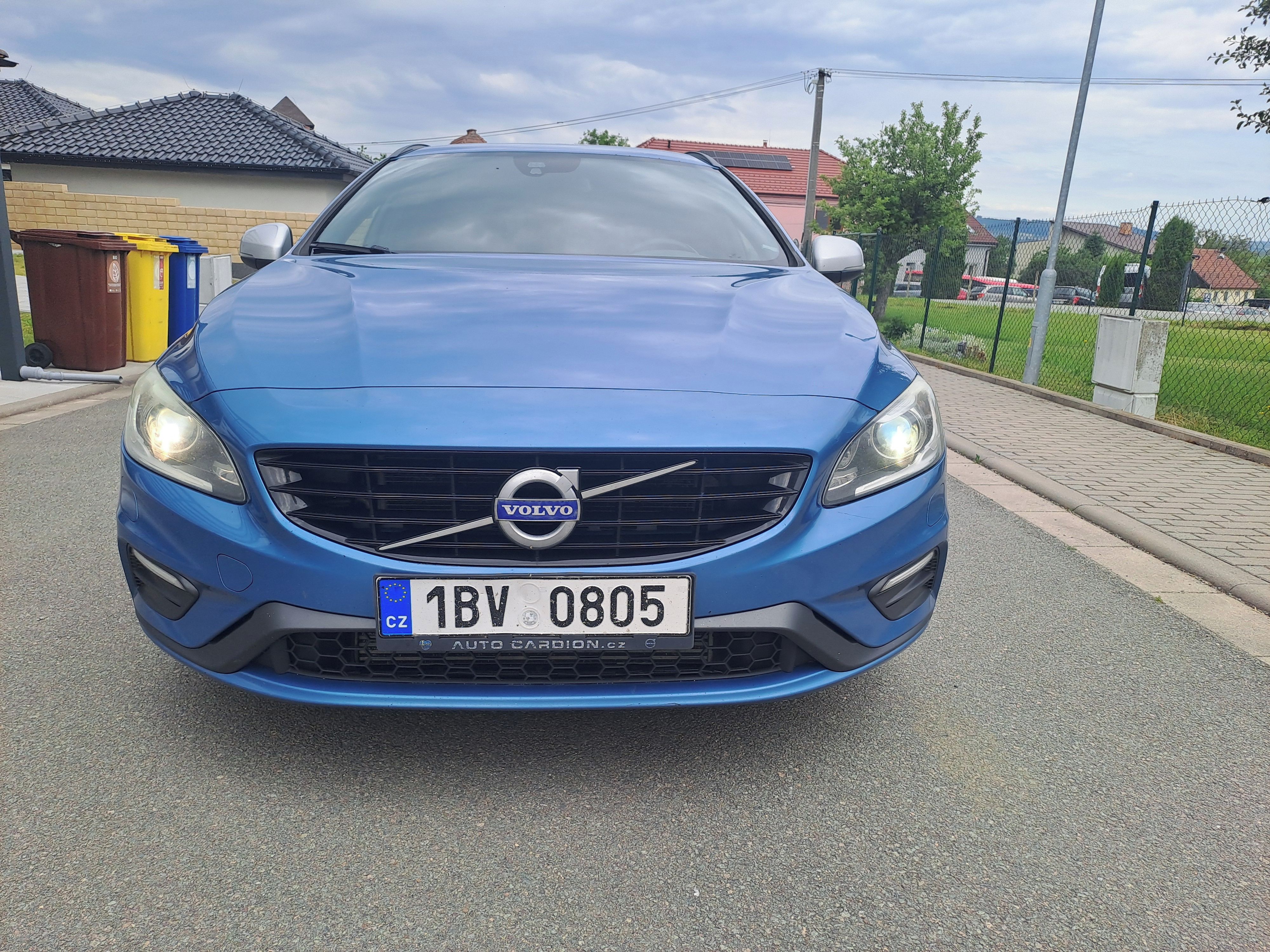 Volvo V60, 147KW,R-DESIGN,POLESTAR! - fotka 5