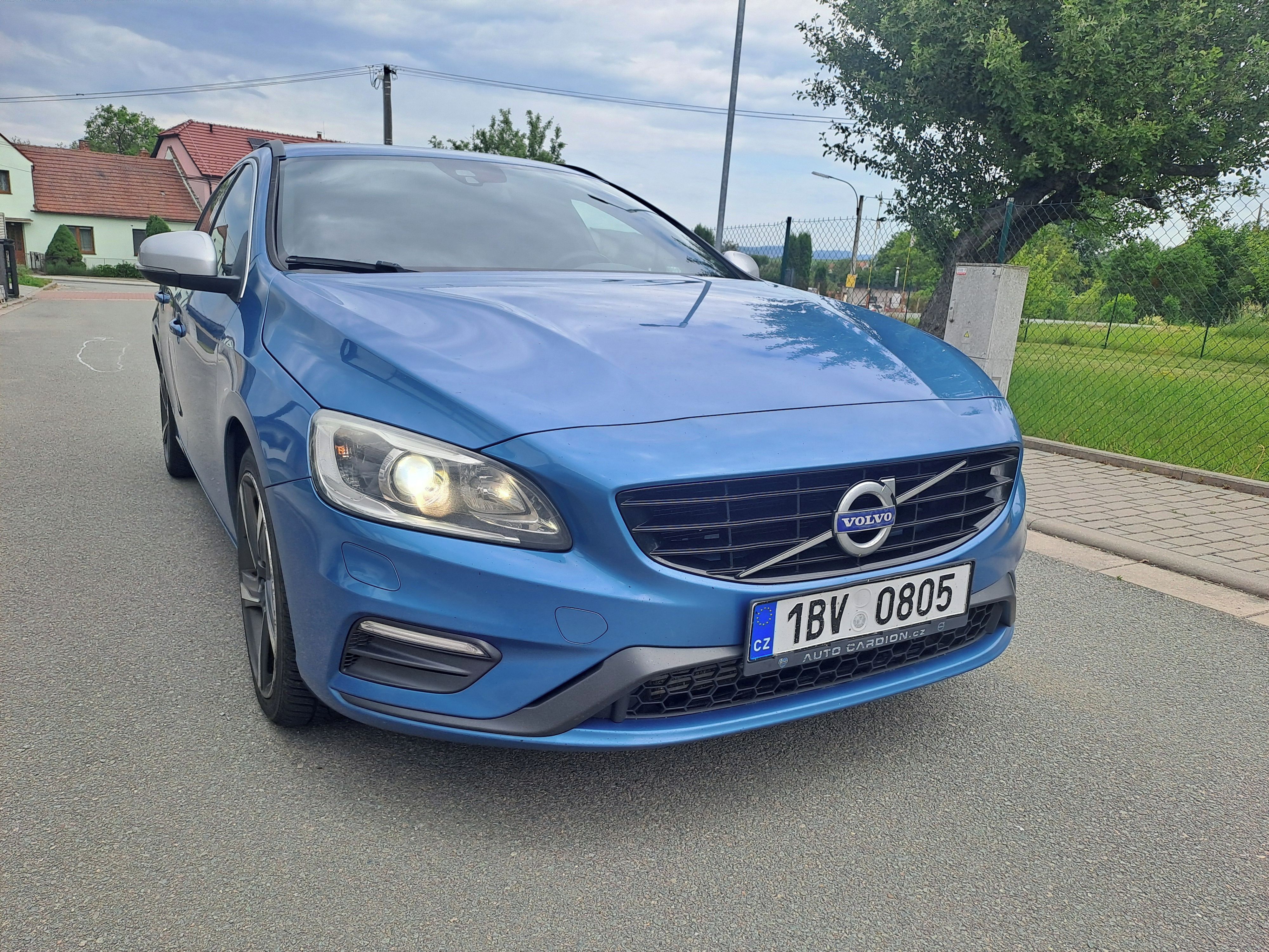 Volvo V60, 147KW,R-DESIGN,POLESTAR! - fotka 6