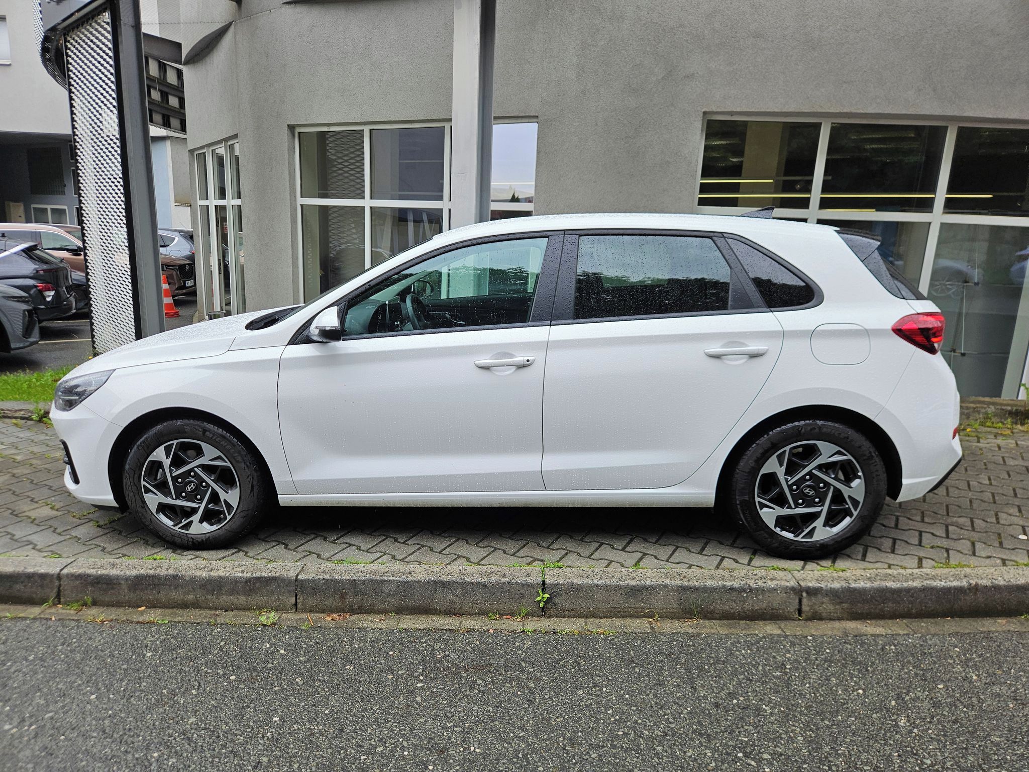Hyundai i30, 1.5i Family, serv.kn., 1.maj. - fotka 2