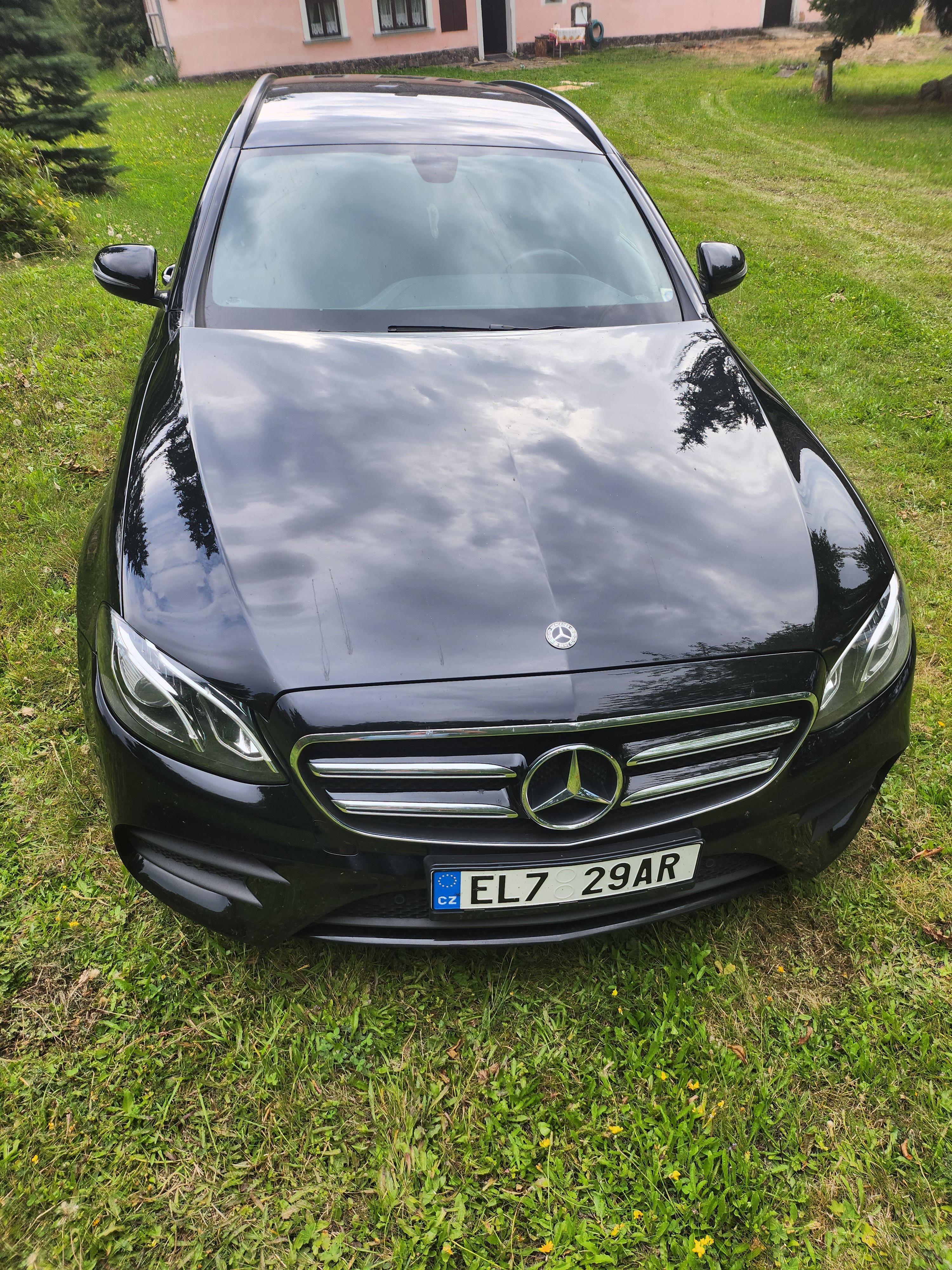 Mercedes-Benz Třídy E, Mercedes E300de,garážováno,TOP - fotka 2