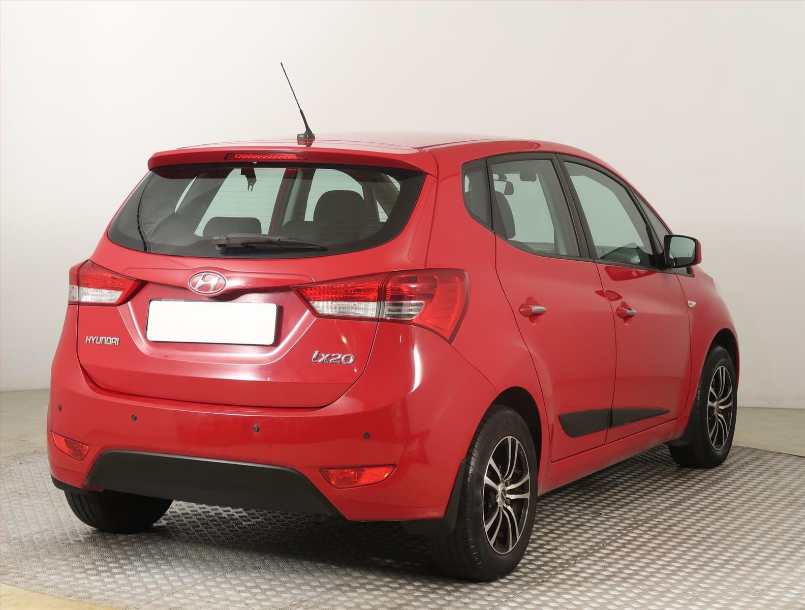 Hyundai ix20, 1.6 CVVT, ČR,1.maj - fotka 5