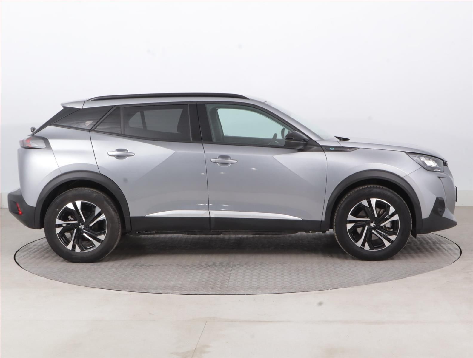 Peugeot 2008, 50 kWh, Automat, Kůže, Navi - fotka 6