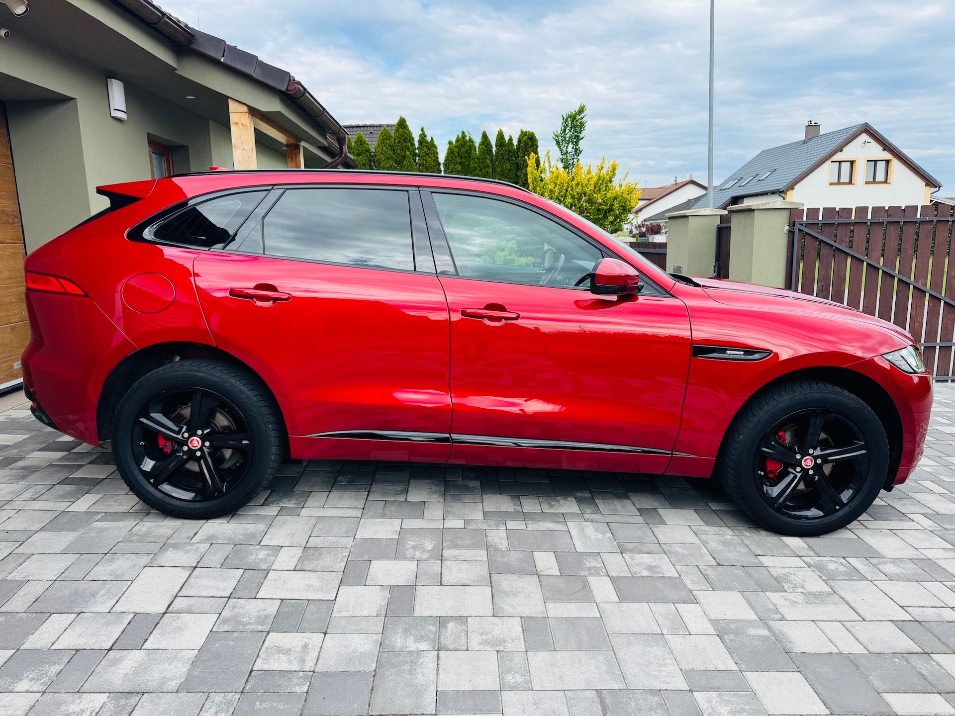 Jaguar F-Pace, 2.0d S-sport ČR !!85.000km!! - fotka 2