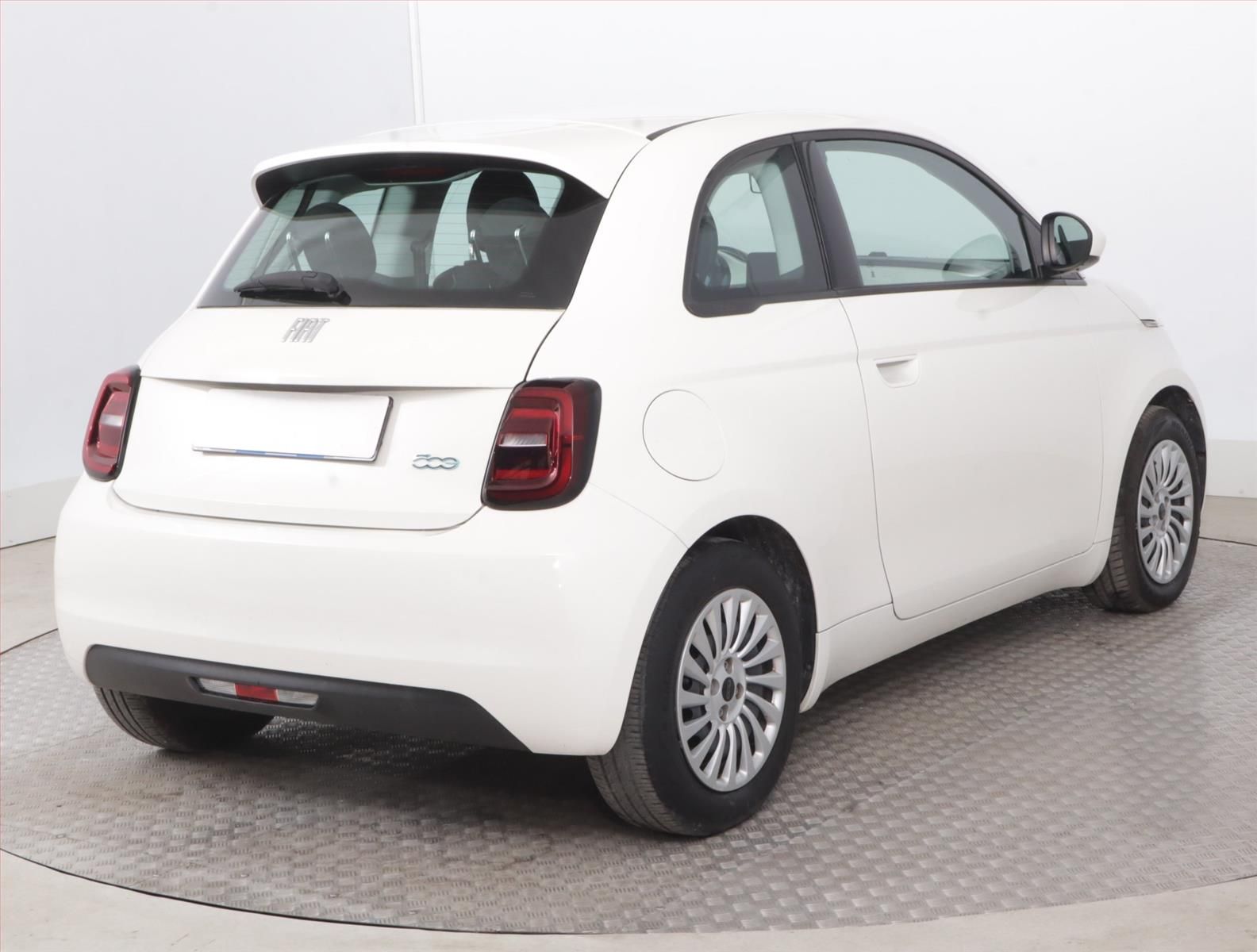 Fiat 500E, 42 kWh, SoH 93%, Automat - fotka 5
