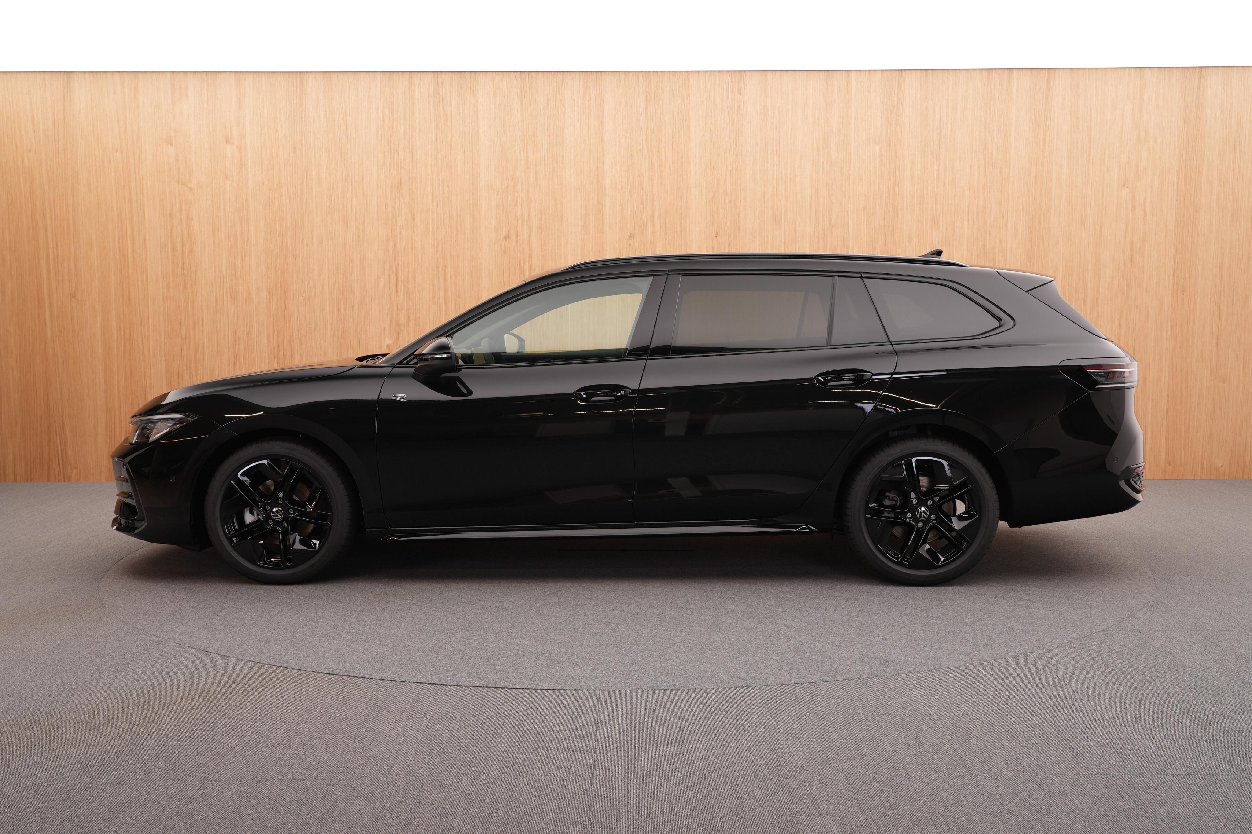 Volkswagen Passat, R-Line 2.0 TDI DSG - fotka 2