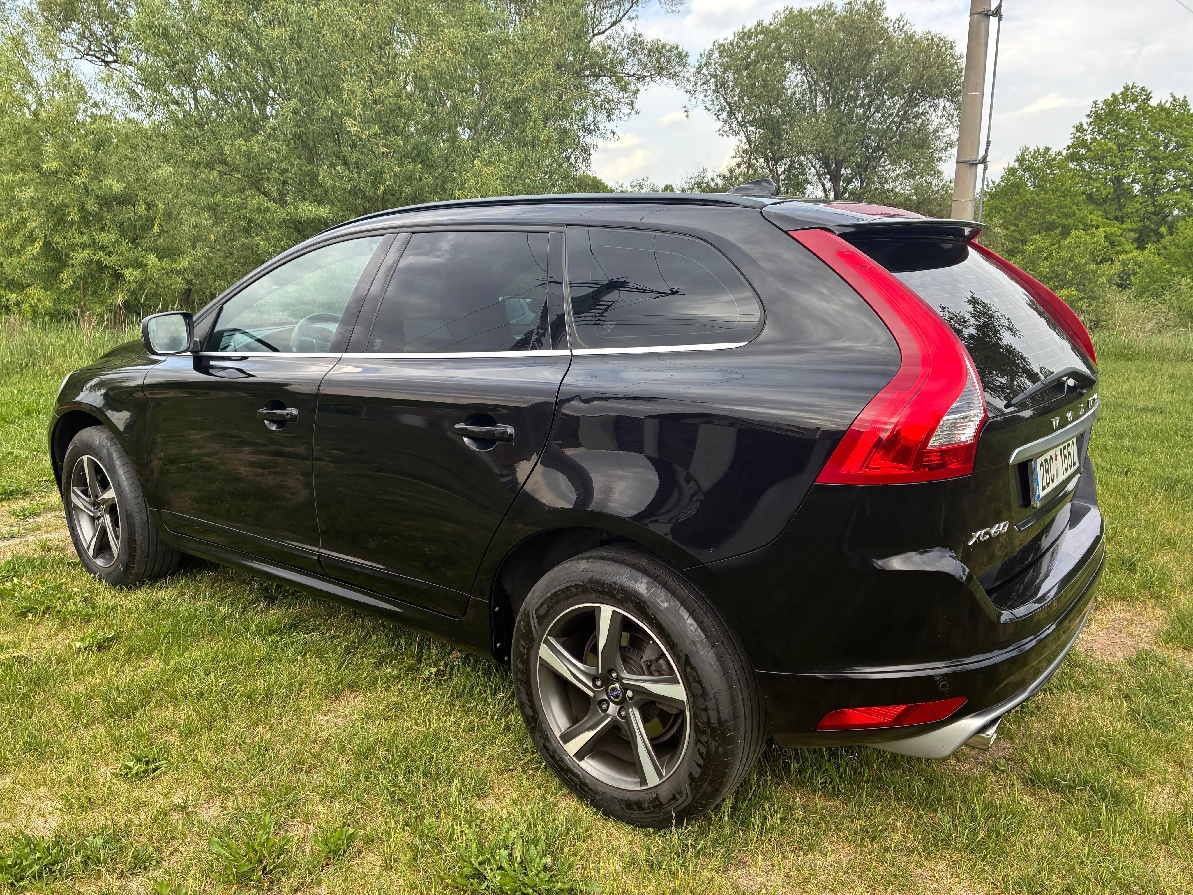 Volvo XC60, D3 R-Design - fotka 4