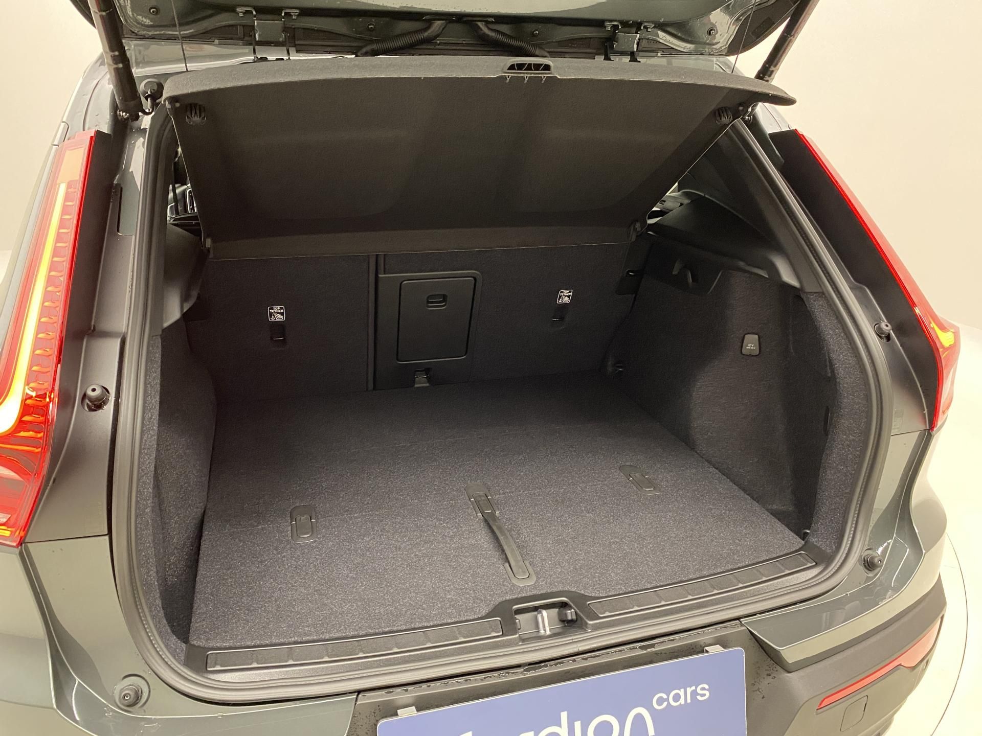 Volvo XC40, B3 AUT DARK ULTRA - fotka 5