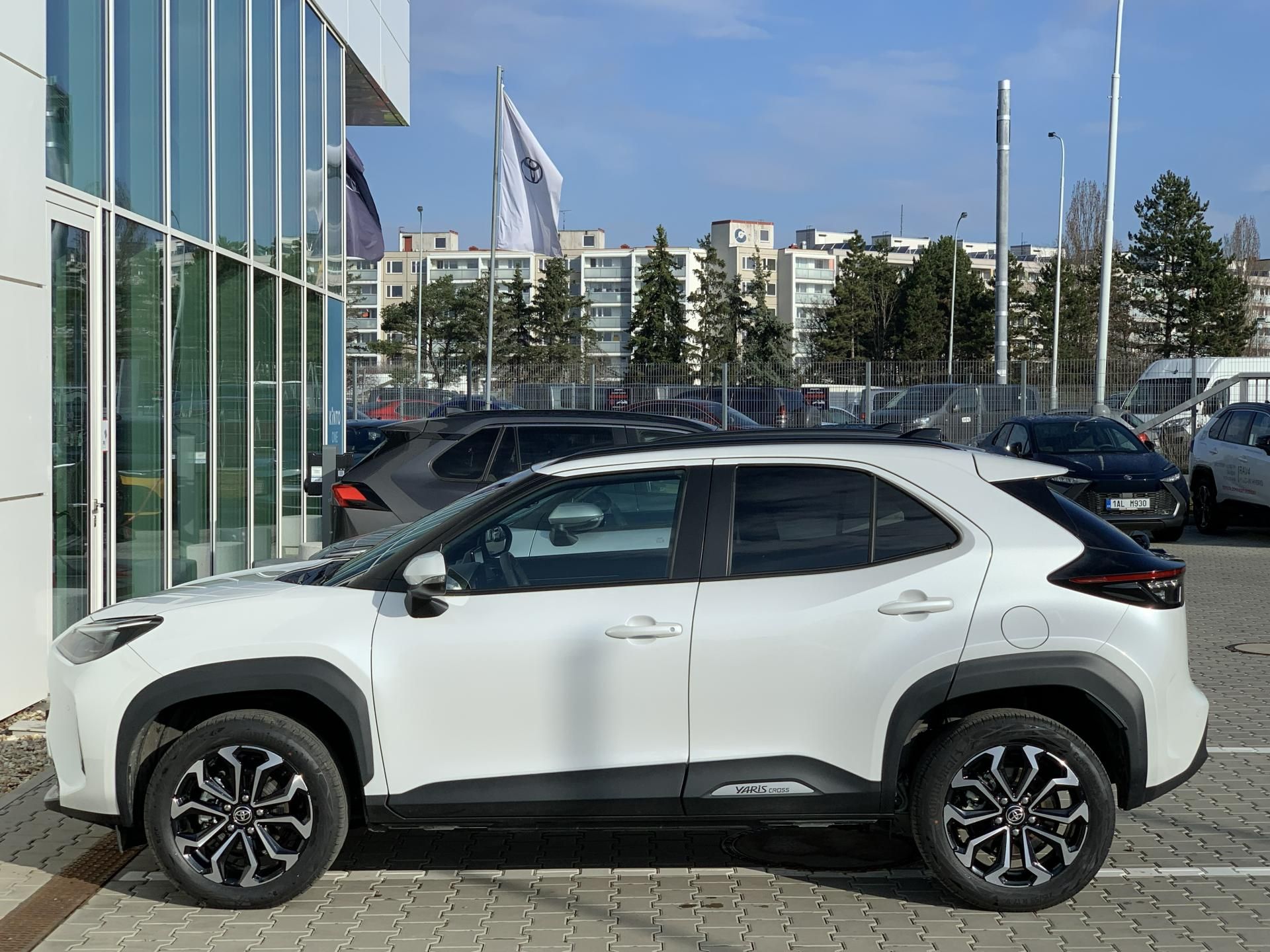 Toyota Yaris Cross, YARIS CROSS STYLE 1,5 HEV 96kW - fotka 4