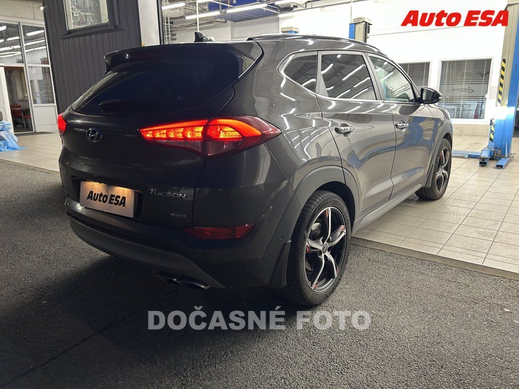 Hyundai Tucson, 2.0 crdi 4x4,ČR,AT,navi - fotka 2