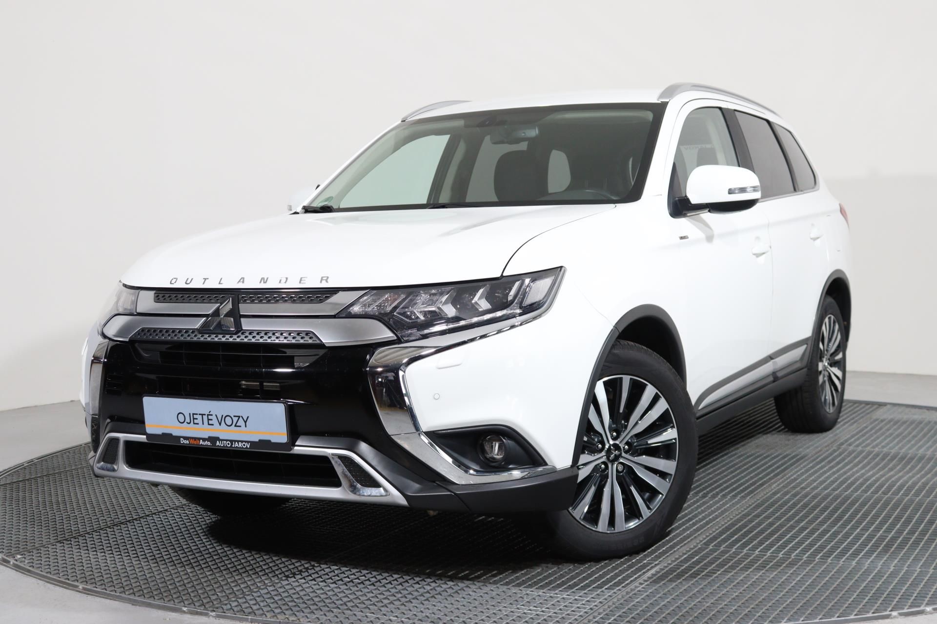 Mitsubishi Outlander, 2,0i 4x4 7 míst/ TAŽNÉ Z.,LED