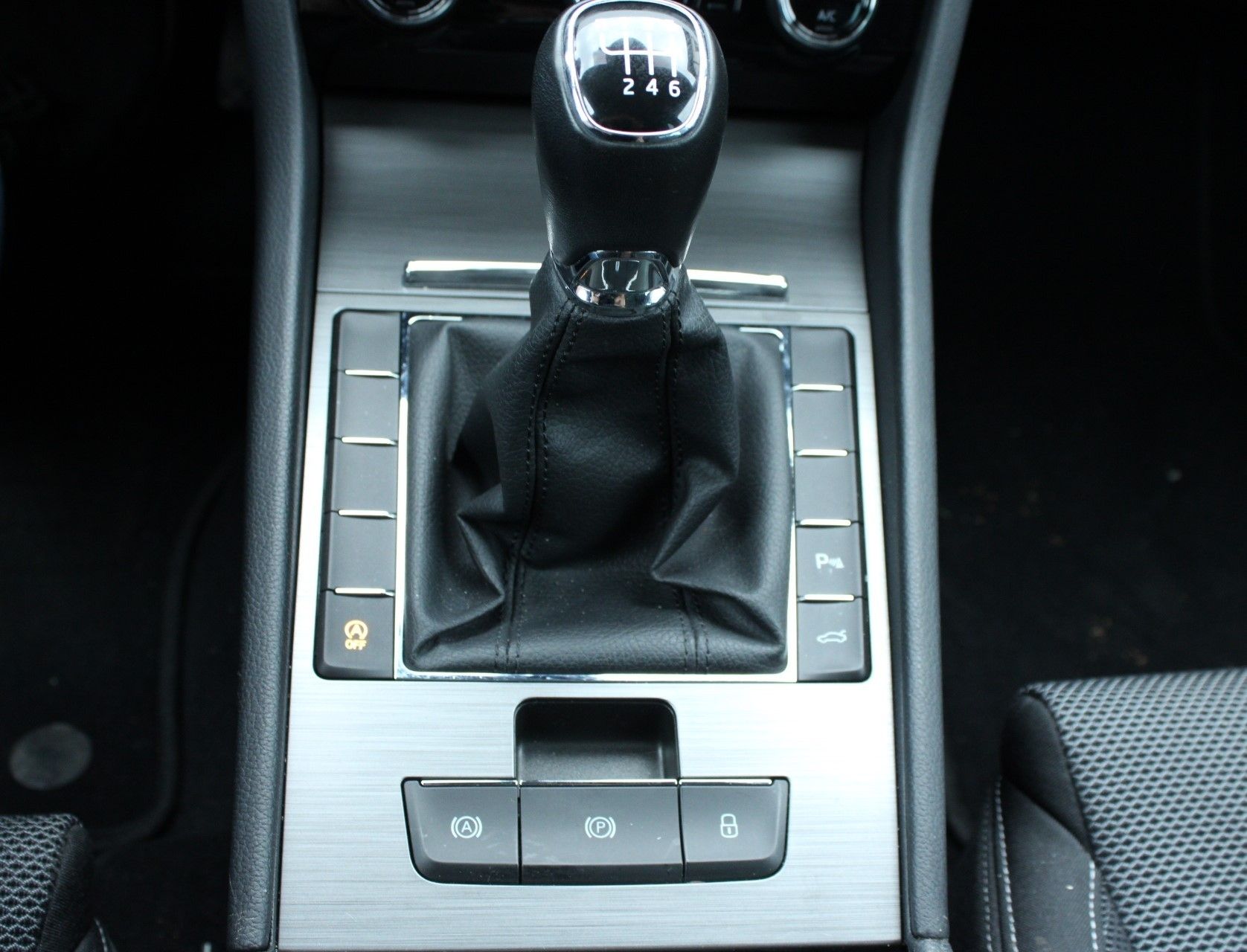 Škoda Superb, 2.0 TDI 110kW LED Matrix manuá - fotka 6