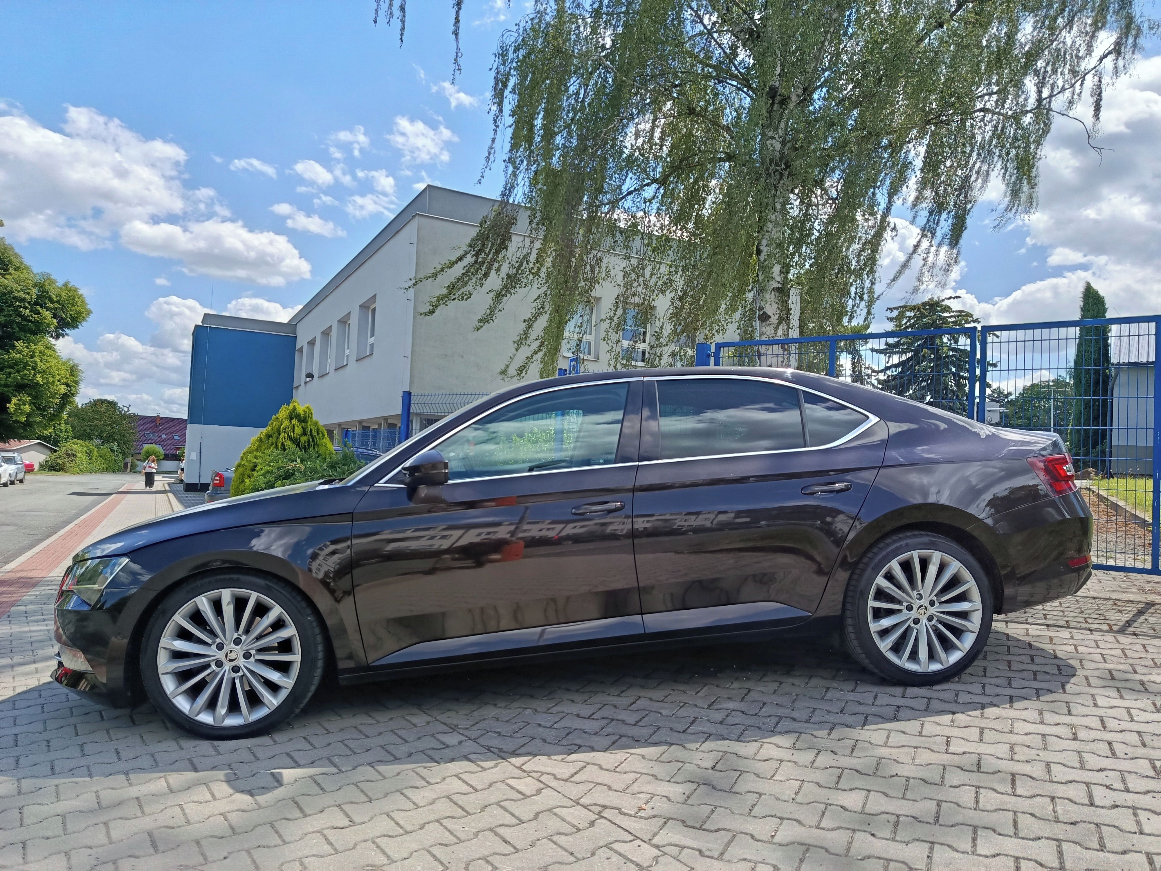 Škoda Superb, 1.4 TSi DSG benzín automat - fotka 3