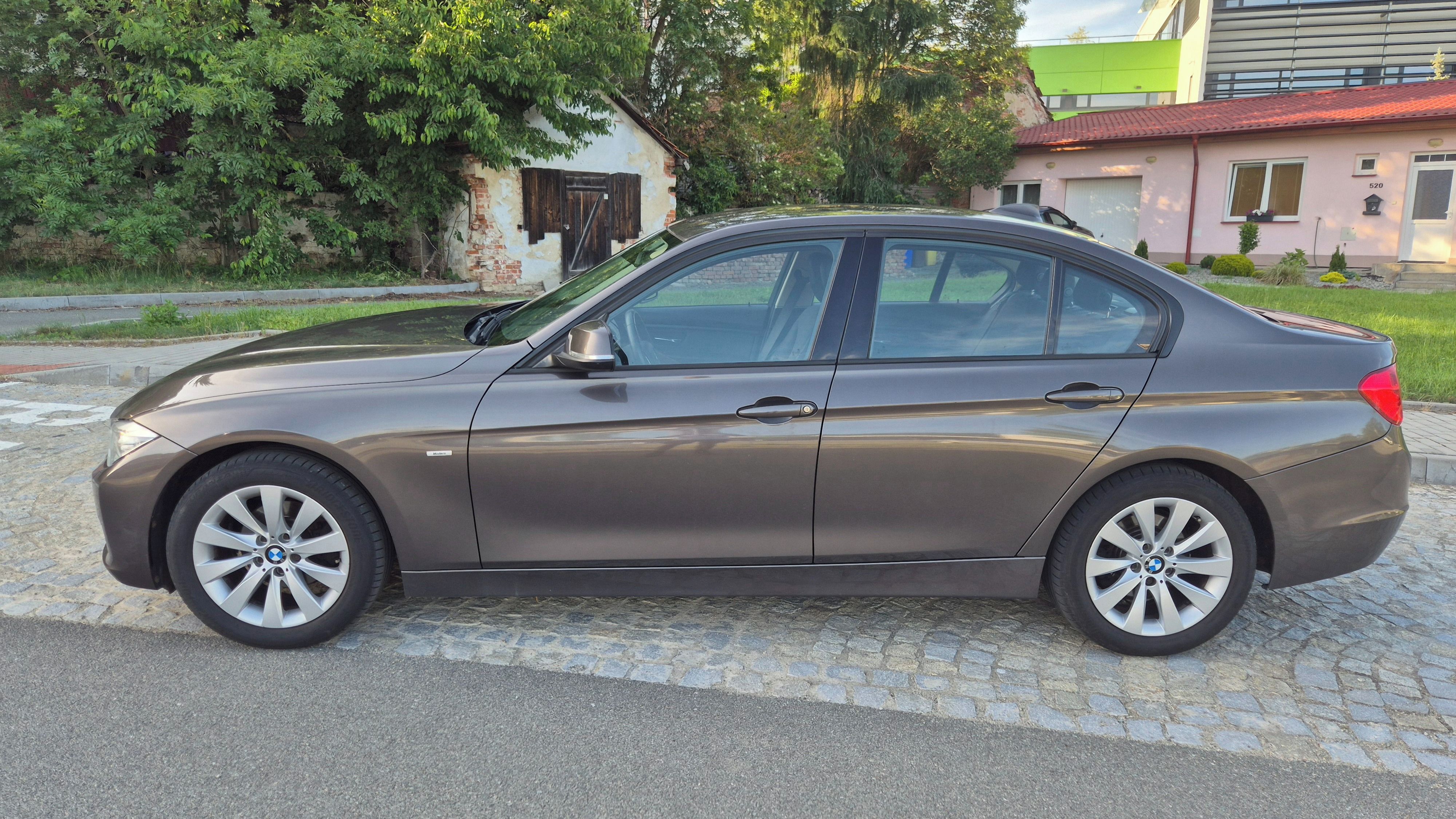 BMW Řada 3, 318d, 105 kW - fotka 6