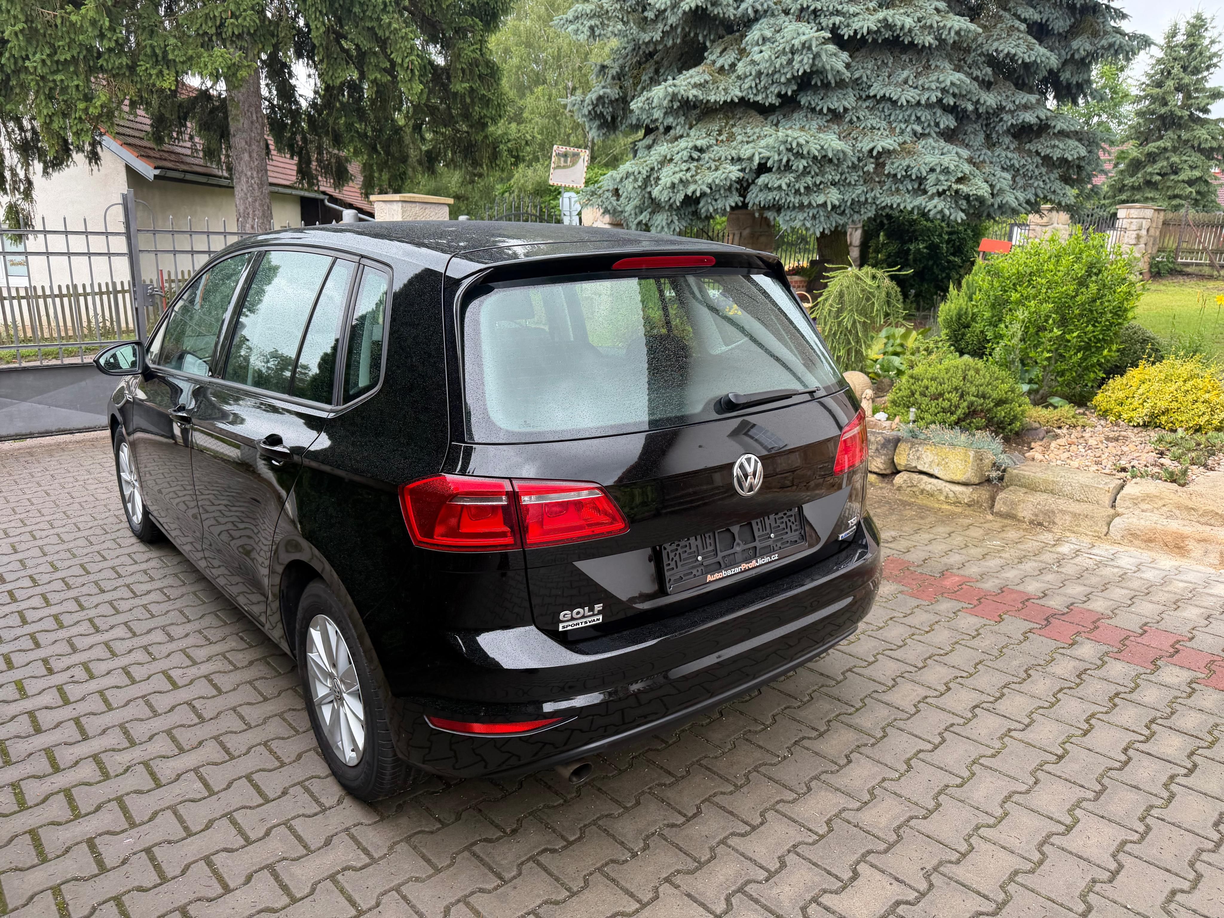 Volkswagen Golf Sportsvan, 1,0 TSi /85 Kw pravid.servis - fotka 6