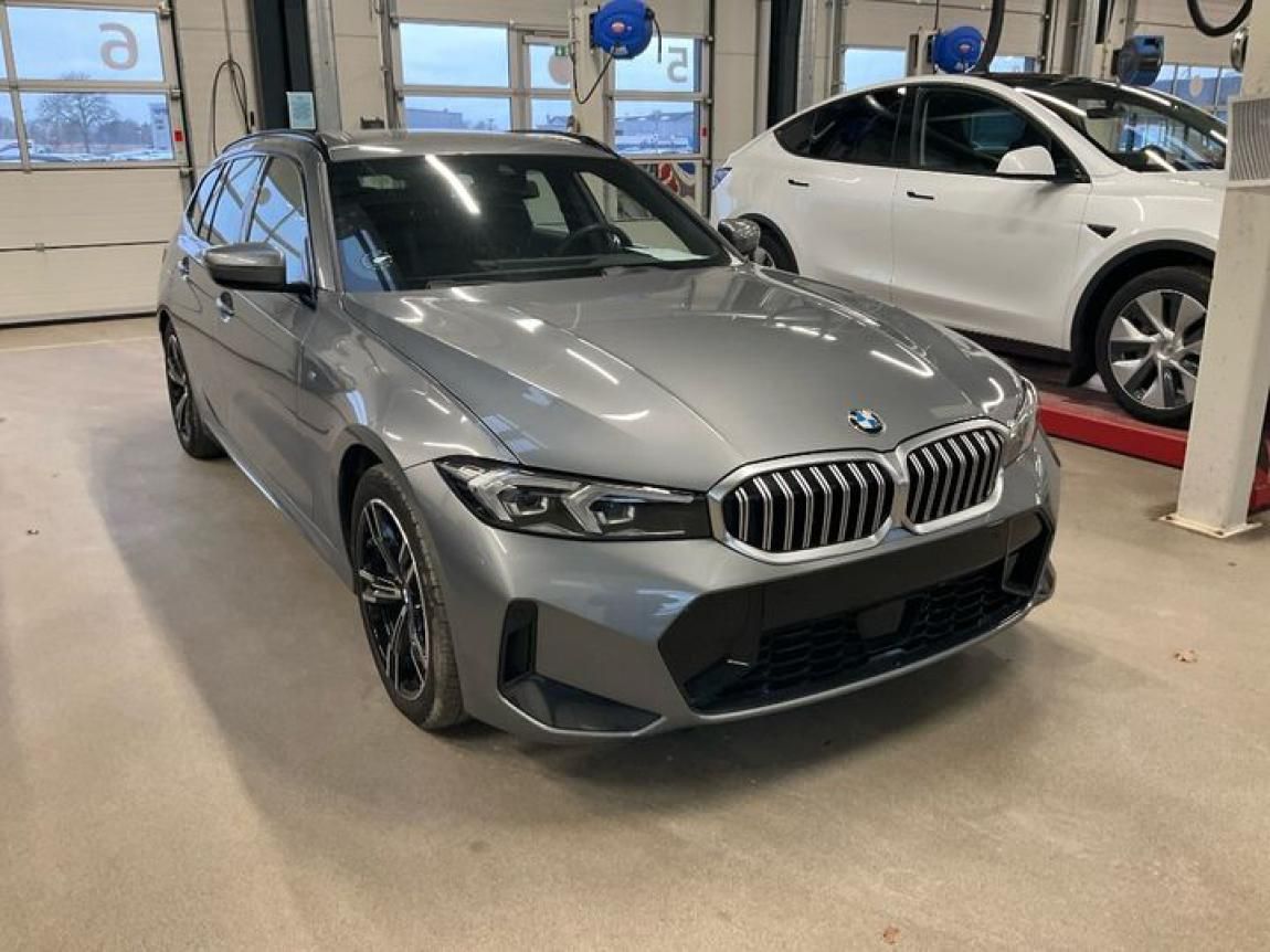 BMW Řada 3, 330i xDrive Touring - fotka 5