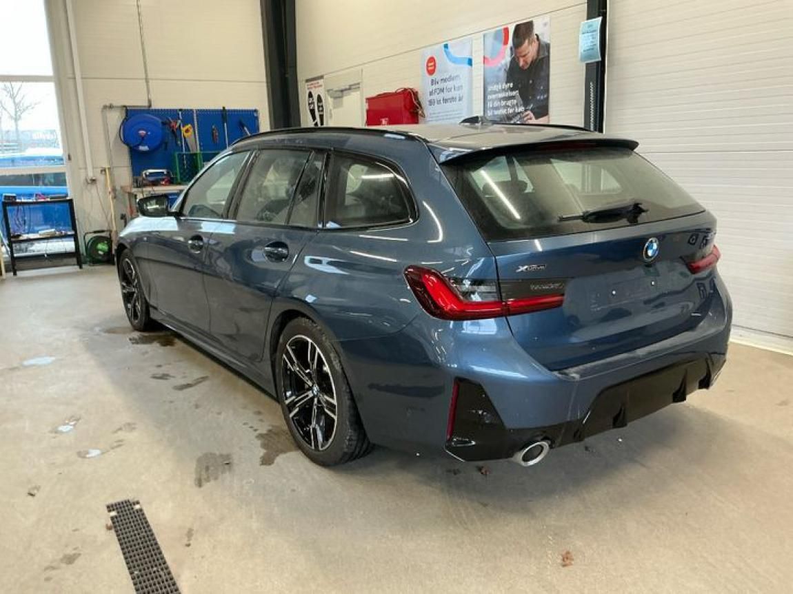 BMW Řada 3, 330i xDrive Touring - fotka 2