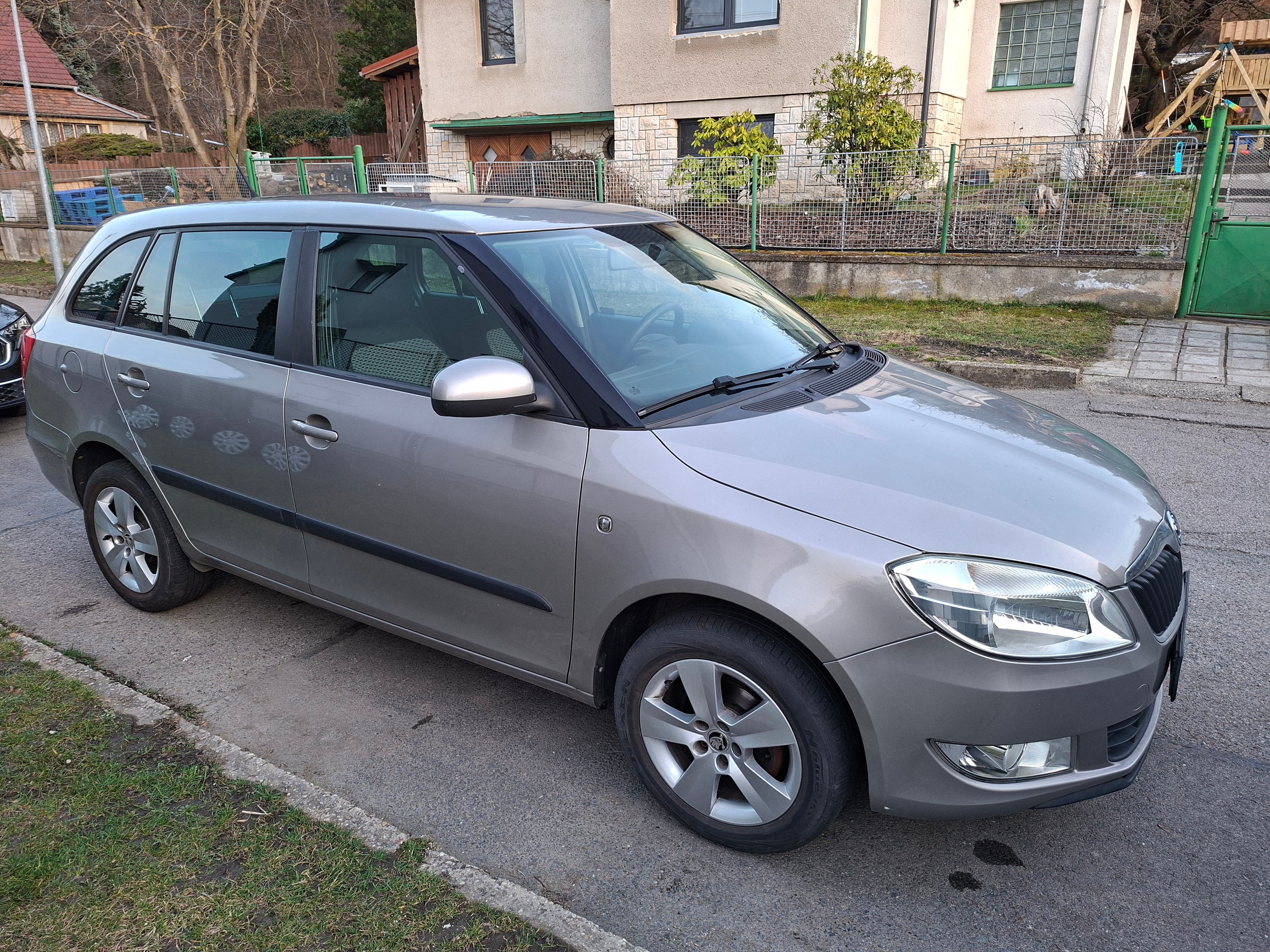 Škoda Fabia, 63kW, Ambiente,Tažné,STK 07/27 - fotka 4