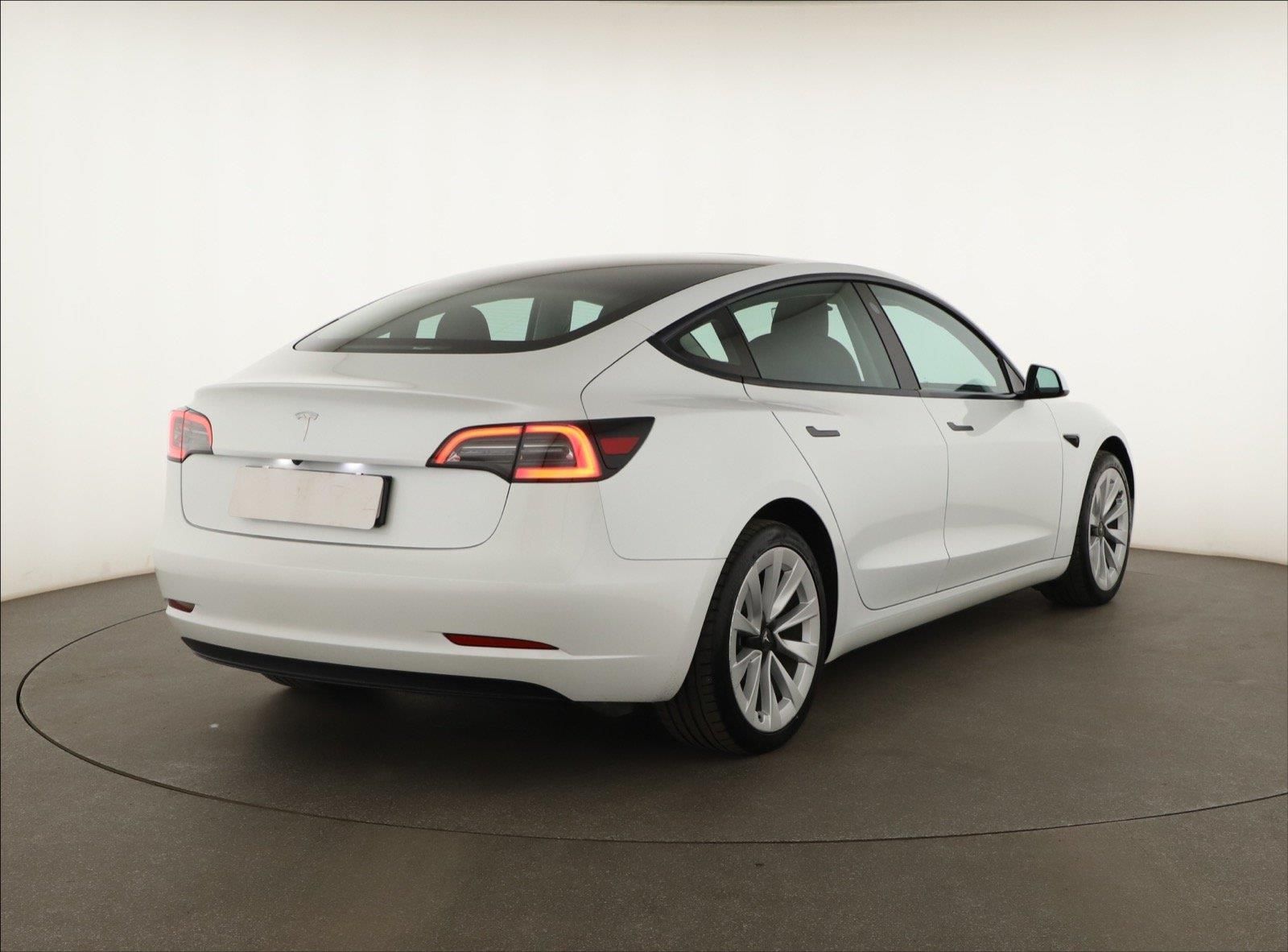 Tesla Model 3, Standard Range 60kWh, SoH 97% - fotka 5