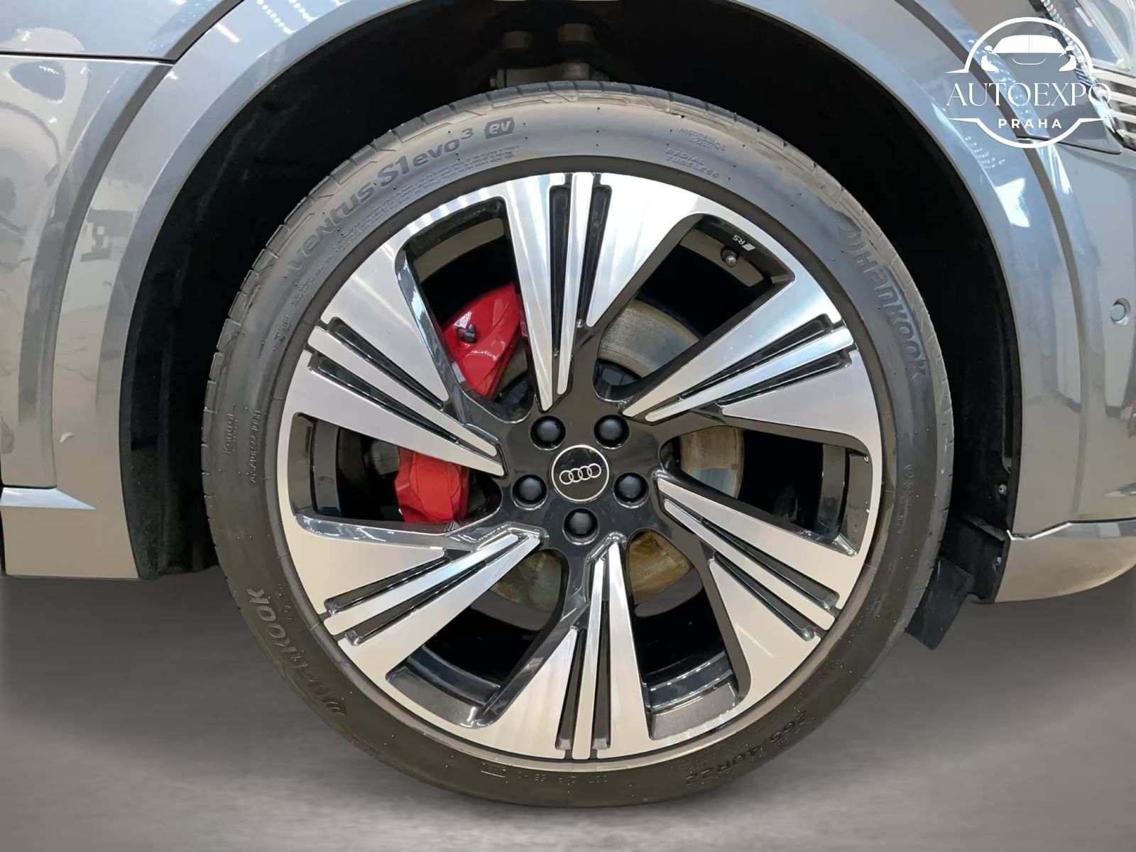 Audi Q8 e-tron, 55 quattro S line - fotka 6