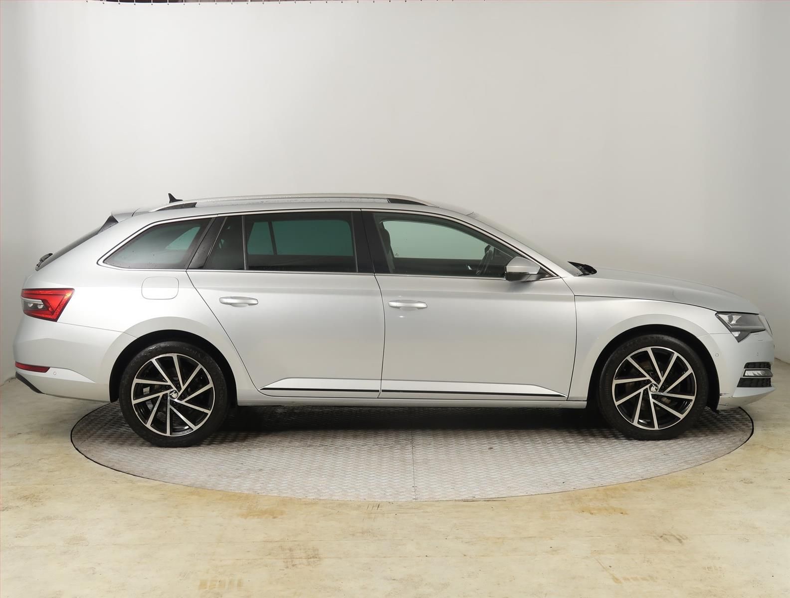 Škoda Superb, 2.0 TDI, Automat, Serv.kniha - fotka 6