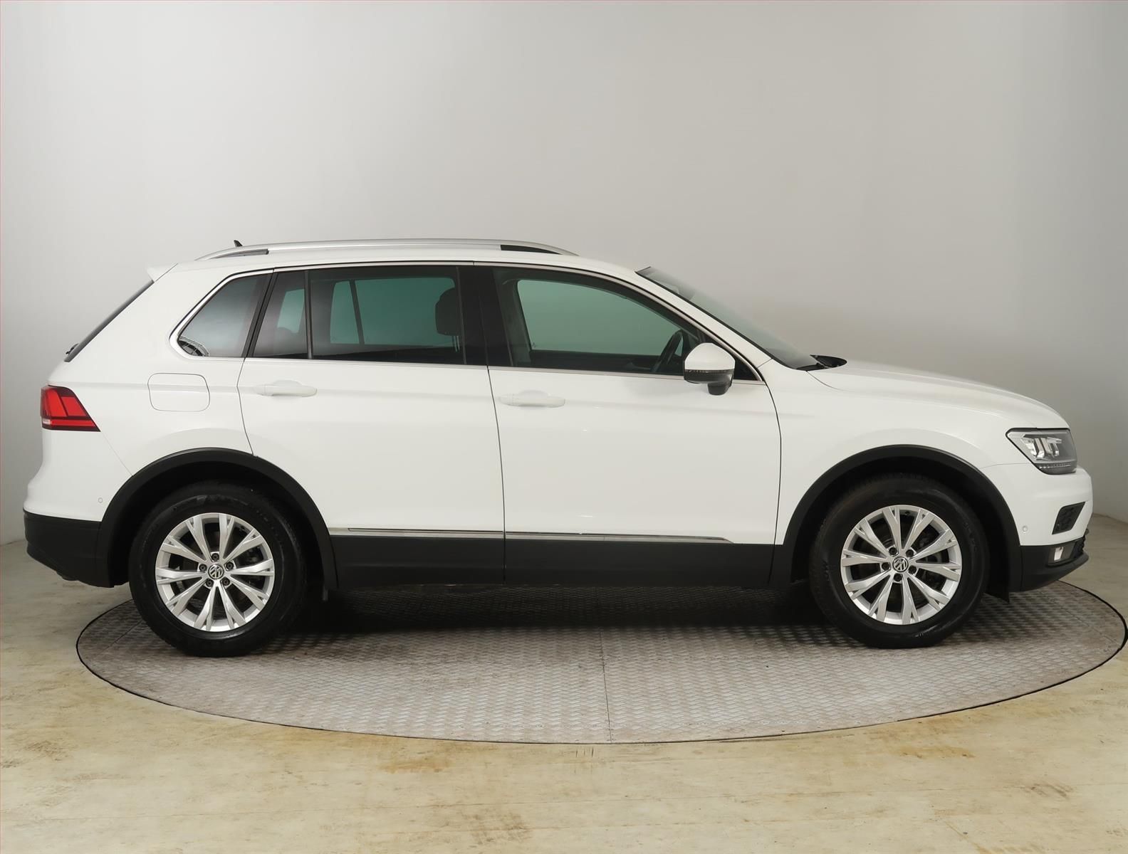Volkswagen Tiguan, 1.5 TSI, Comfortline, ČR,1.maj - fotka 6
