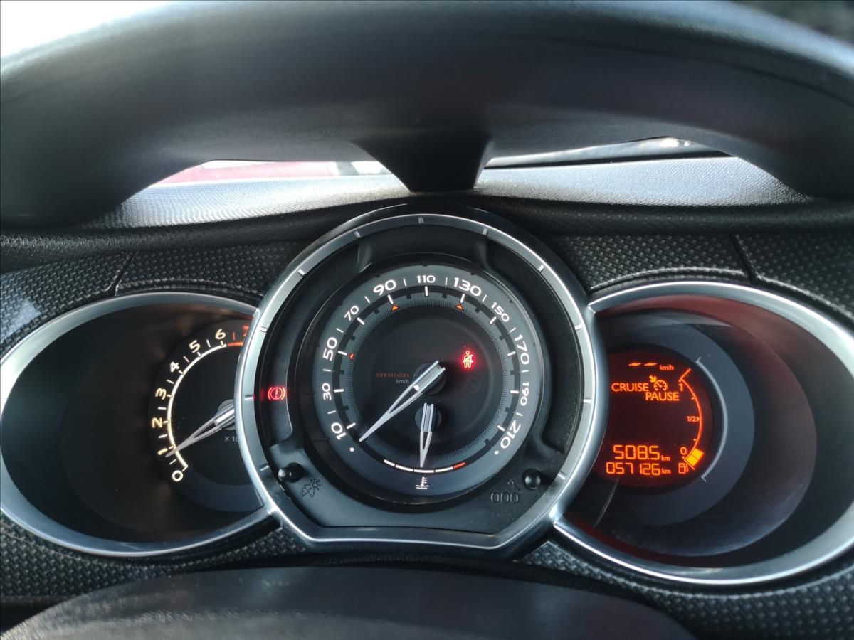 Citroën DS3, 1,6 zak. v ČR, 57 tis.km - fotka 5