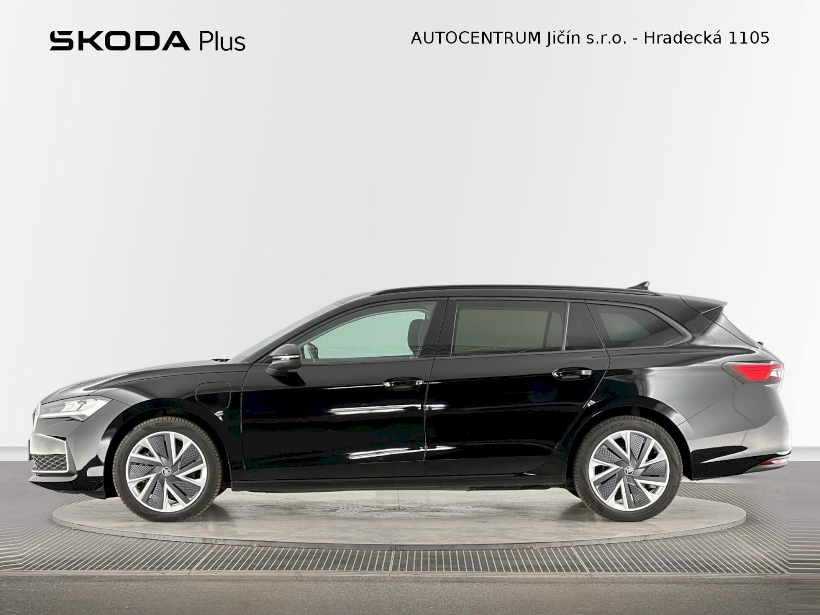 Škoda Superb, Combi iV DSG 1.5TSI 150kW Sele - fotka 3