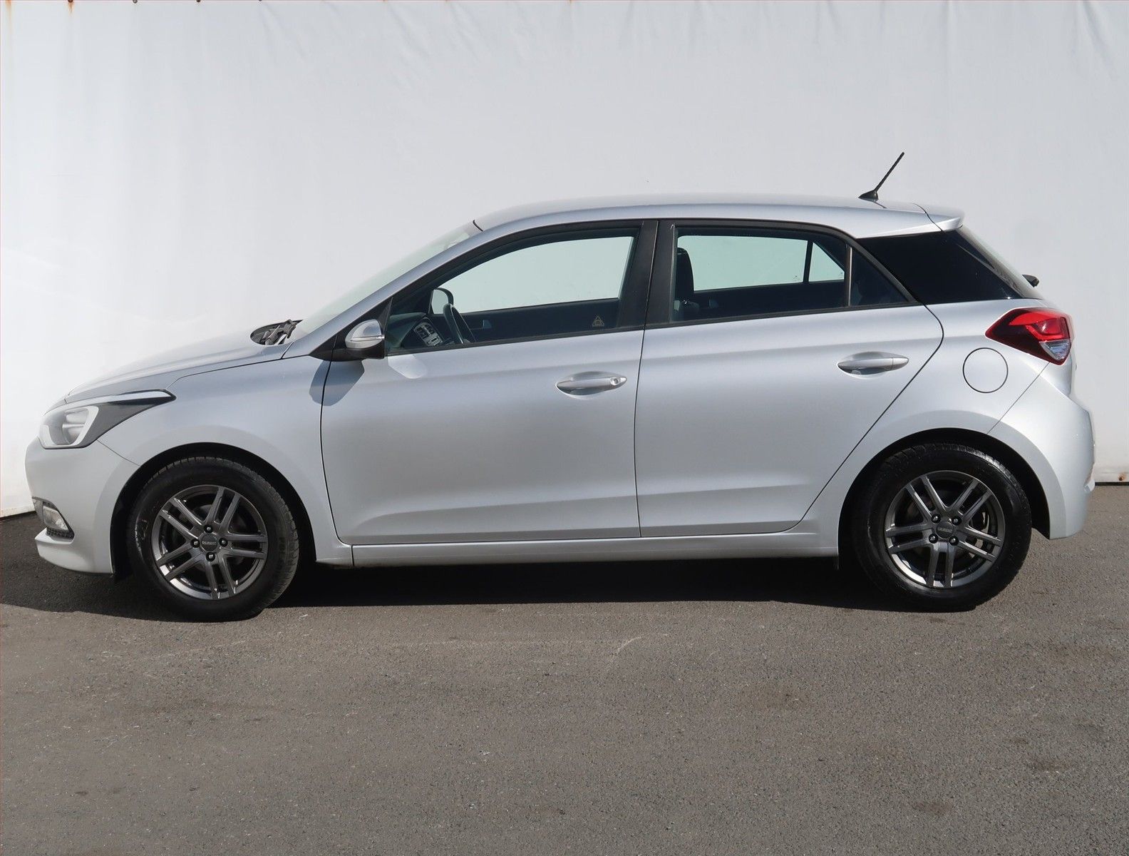 Hyundai i20, 1.4, Automat, Serv.kniha - fotka 3