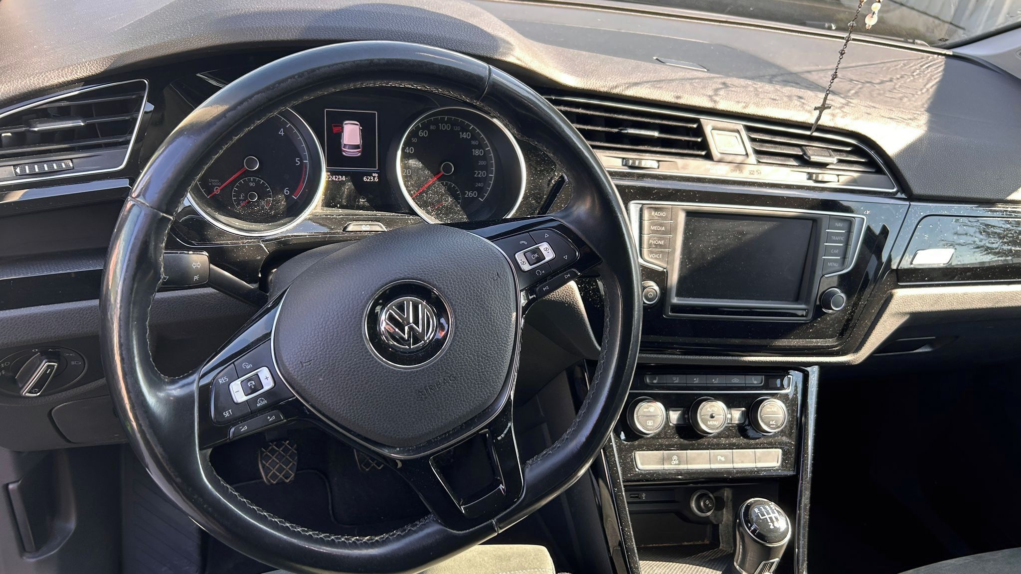 Volkswagen Touran, 2.0TDI Highline - fotka 4