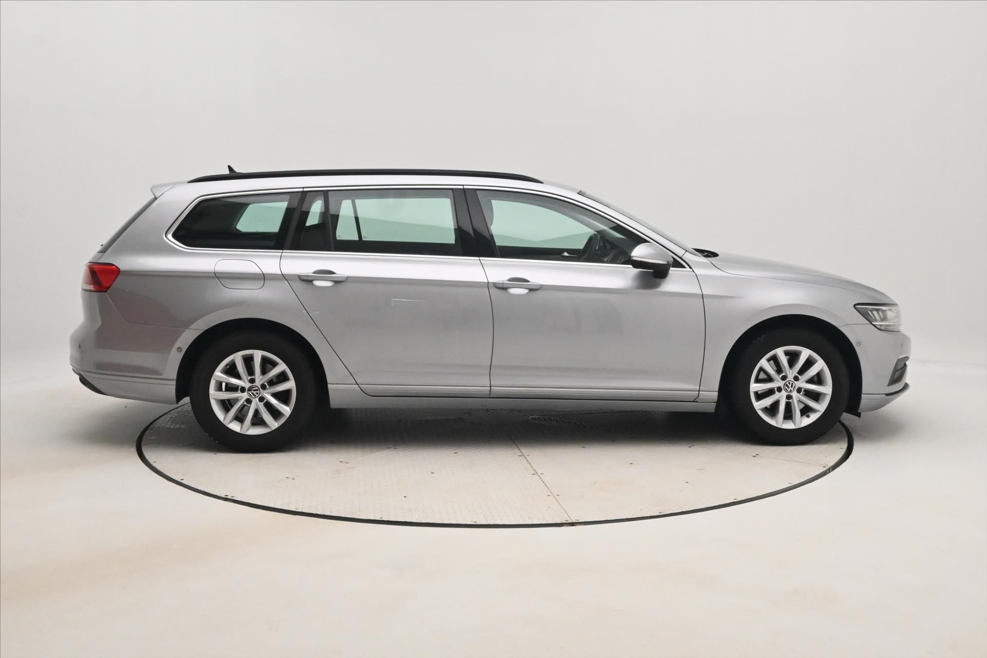Volkswagen Passat, 1,5 TSI 110 kW Business Záruka - fotka 4