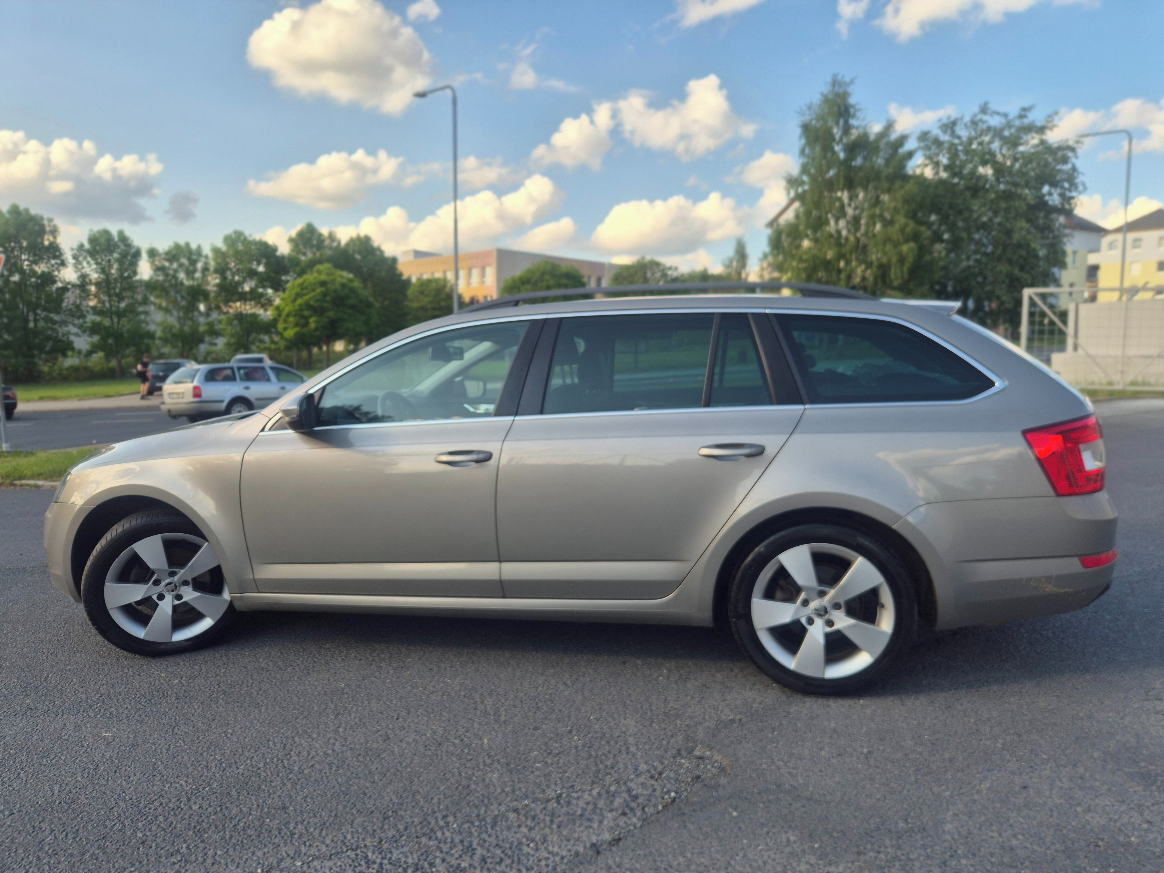 Škoda Octavia, 1 maj.plný servis 4X4 110 KW - fotka 5