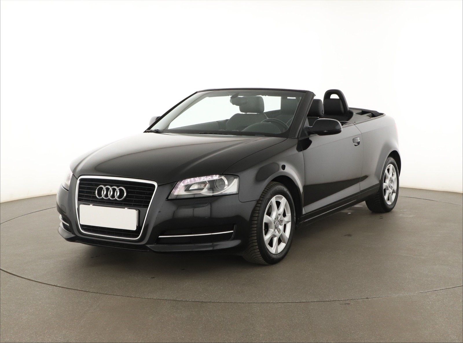 Audi A3, 1.8 TFSI, Kožené sedačky - fotka 2