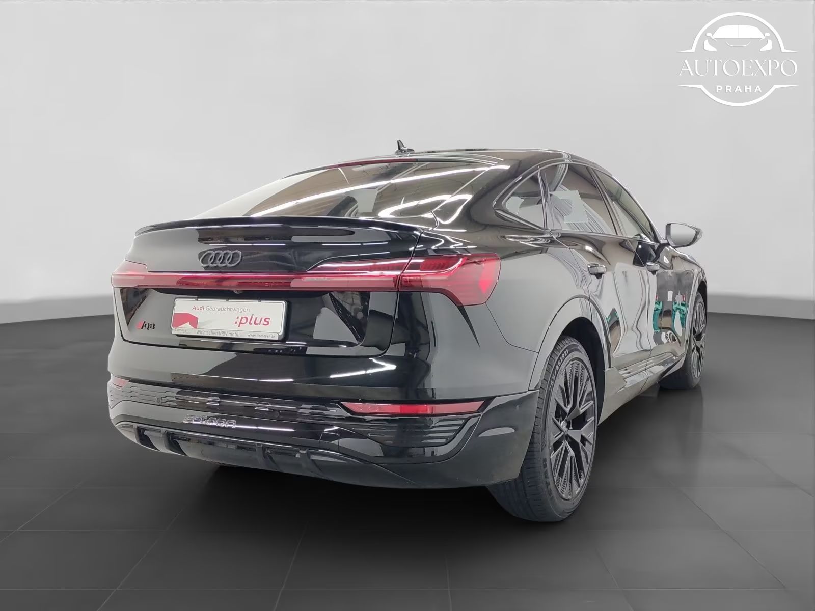 Audi Q8 e-tron, Q8 Sportback e-tron 2x S LINE - fotka 2