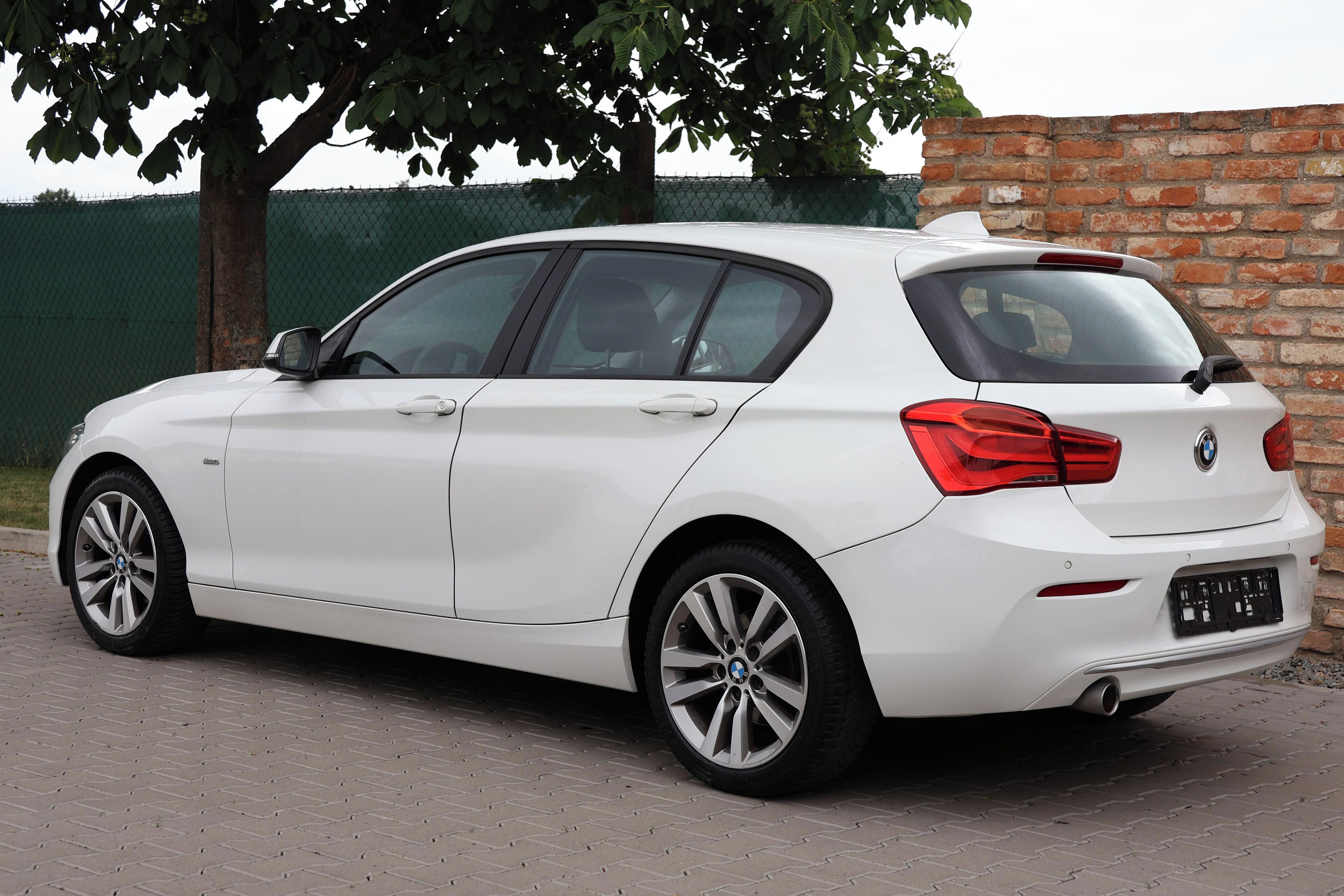 BMW Řada 1, 116d Luxury AT8° LED - fotka 3