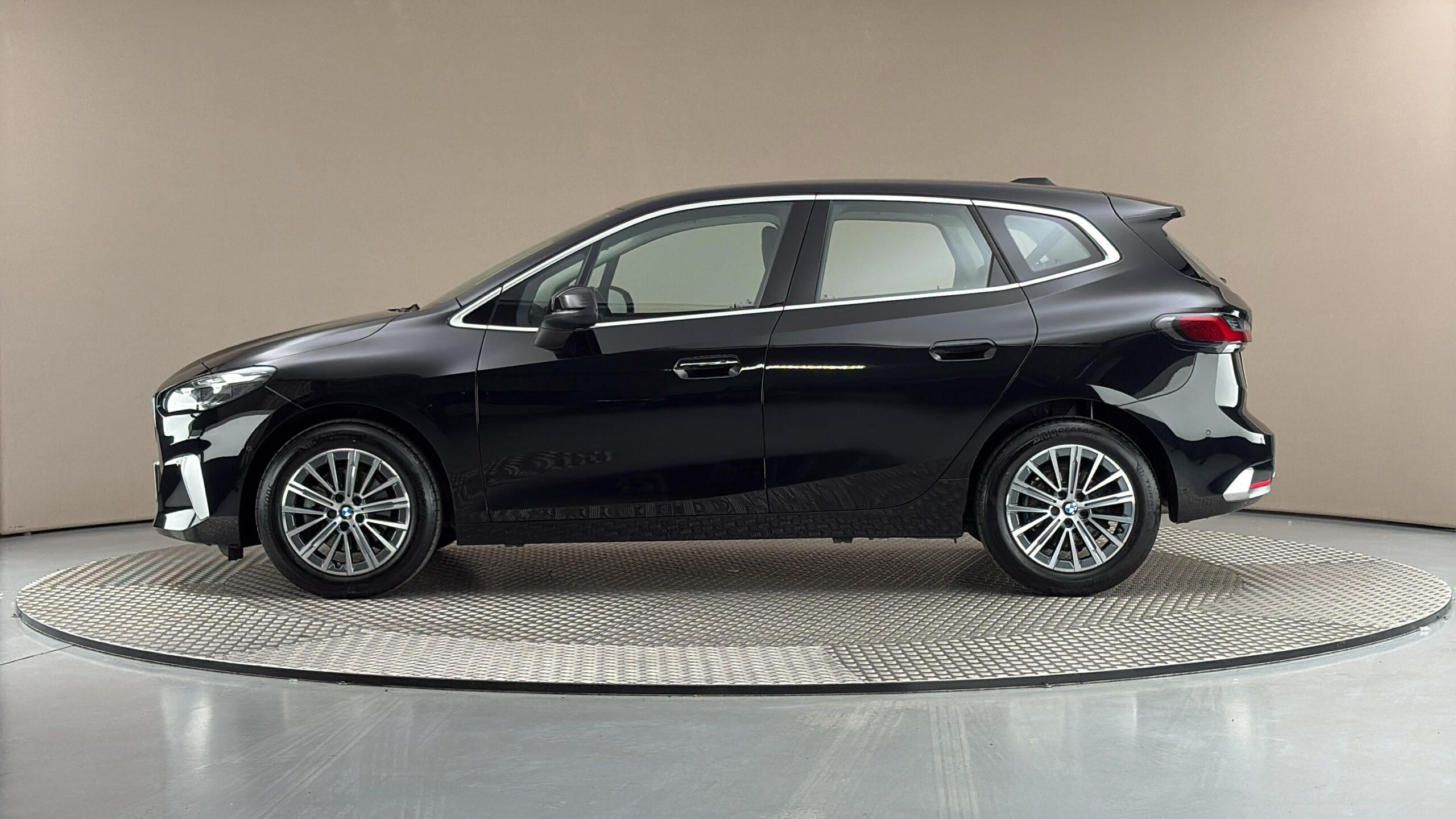 BMW Řada 2, 218i AUT - fotka 4