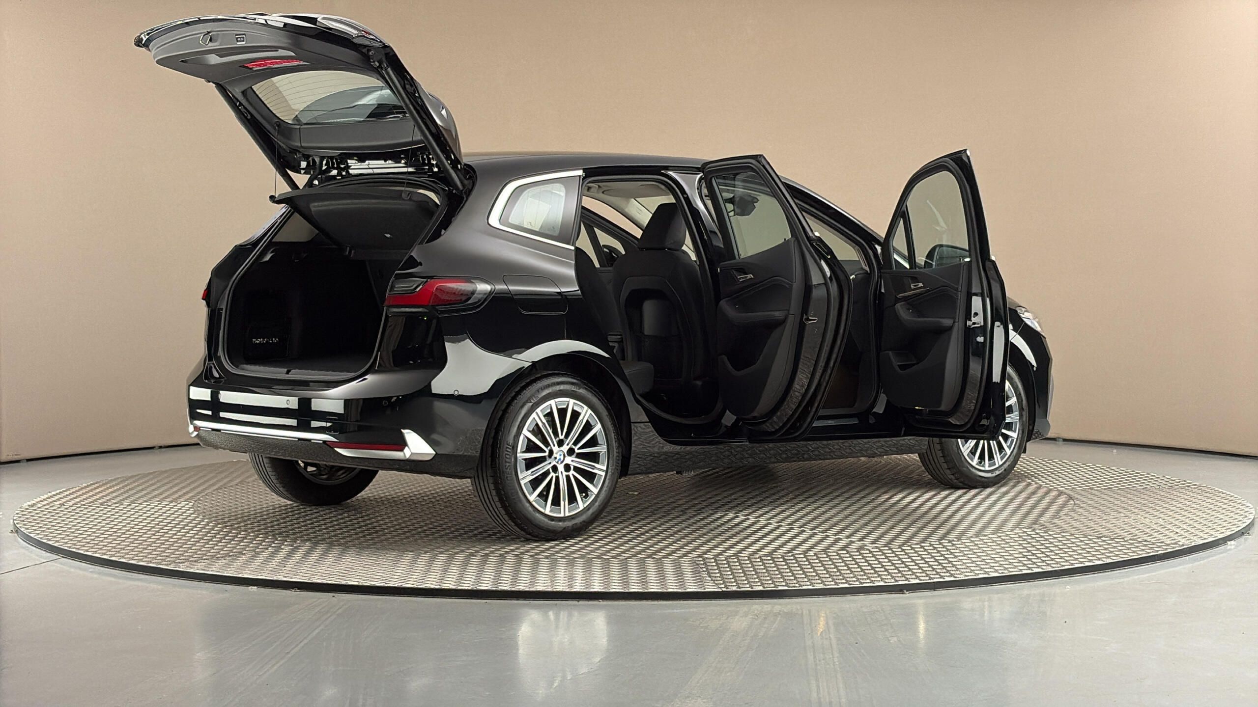 BMW Řada 2, 218i AUT - fotka 6