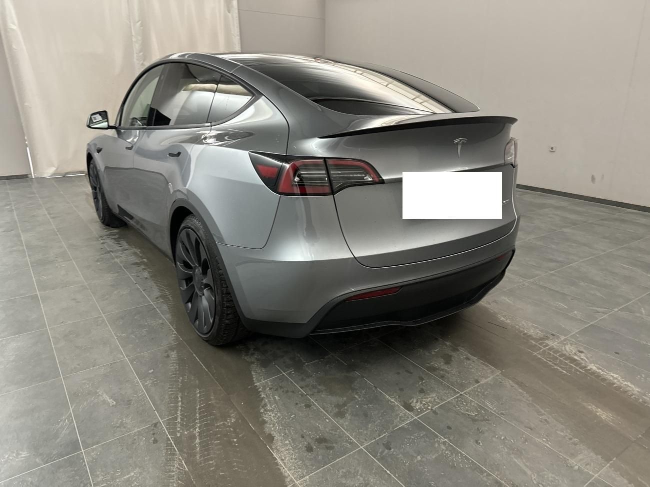 Tesla Model Y, PERFORMANCE 393kw SOH 92,9% - fotka 3